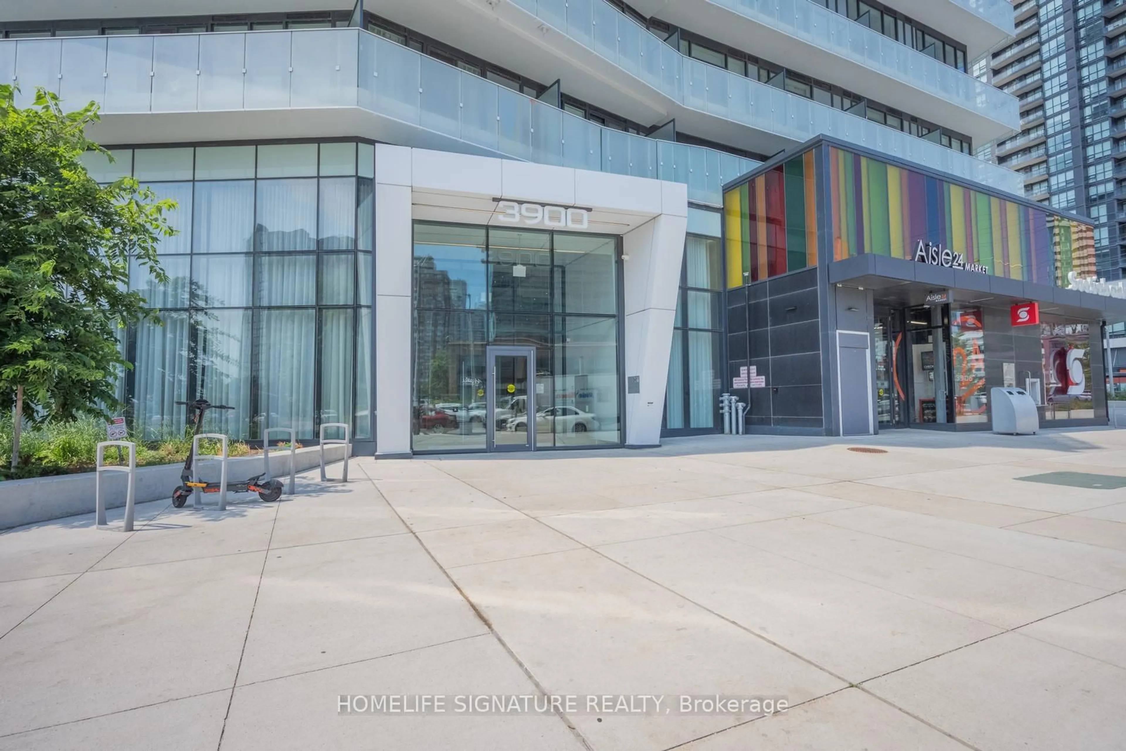 Indoor foyer for 3900 Confederation Pkwy #3210, Mississauga Ontario L5B 0M3