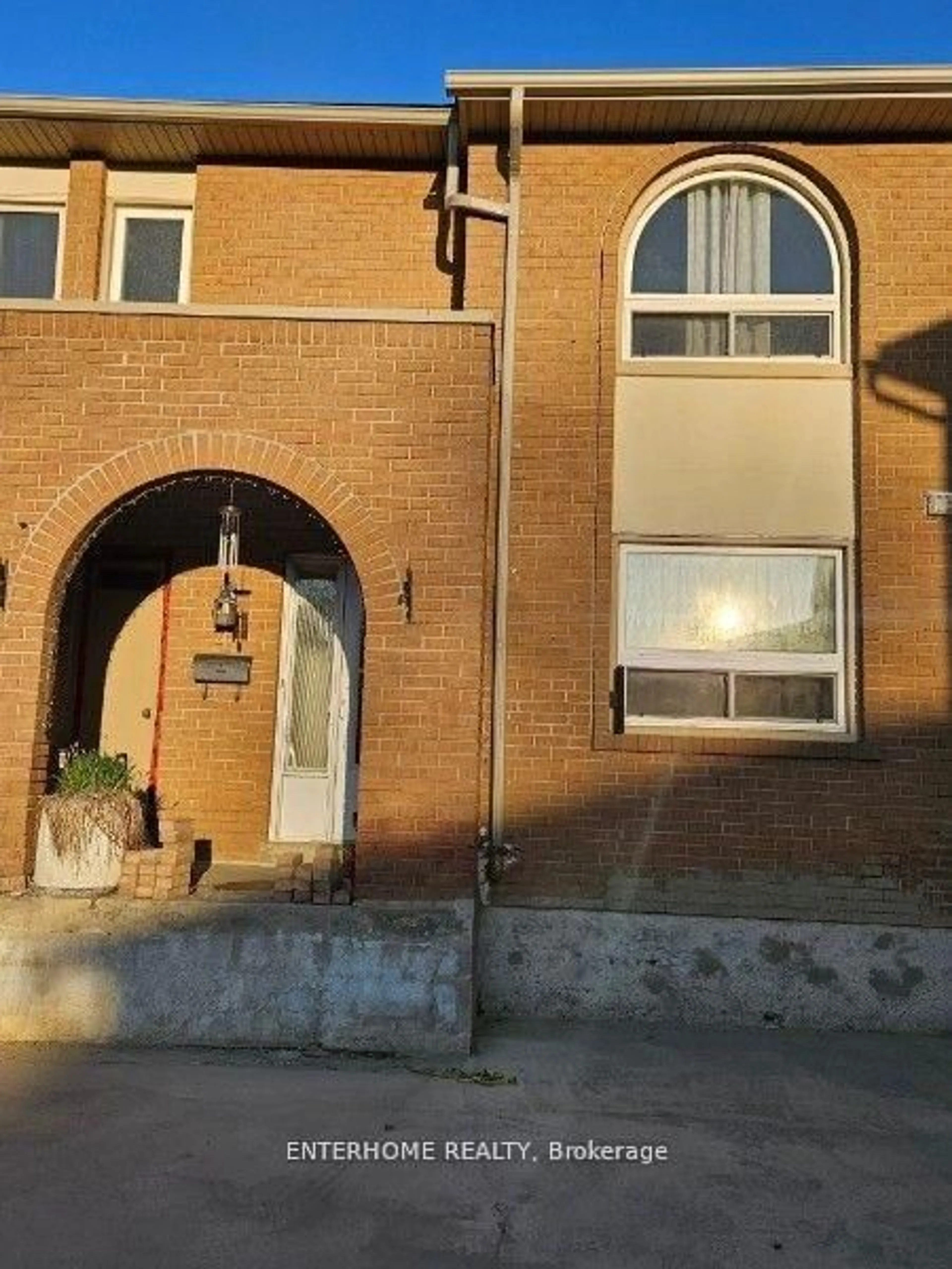 Unknown for 1180 mississauga valley Blvd #4, Mississauga Ontario L5A 3M9