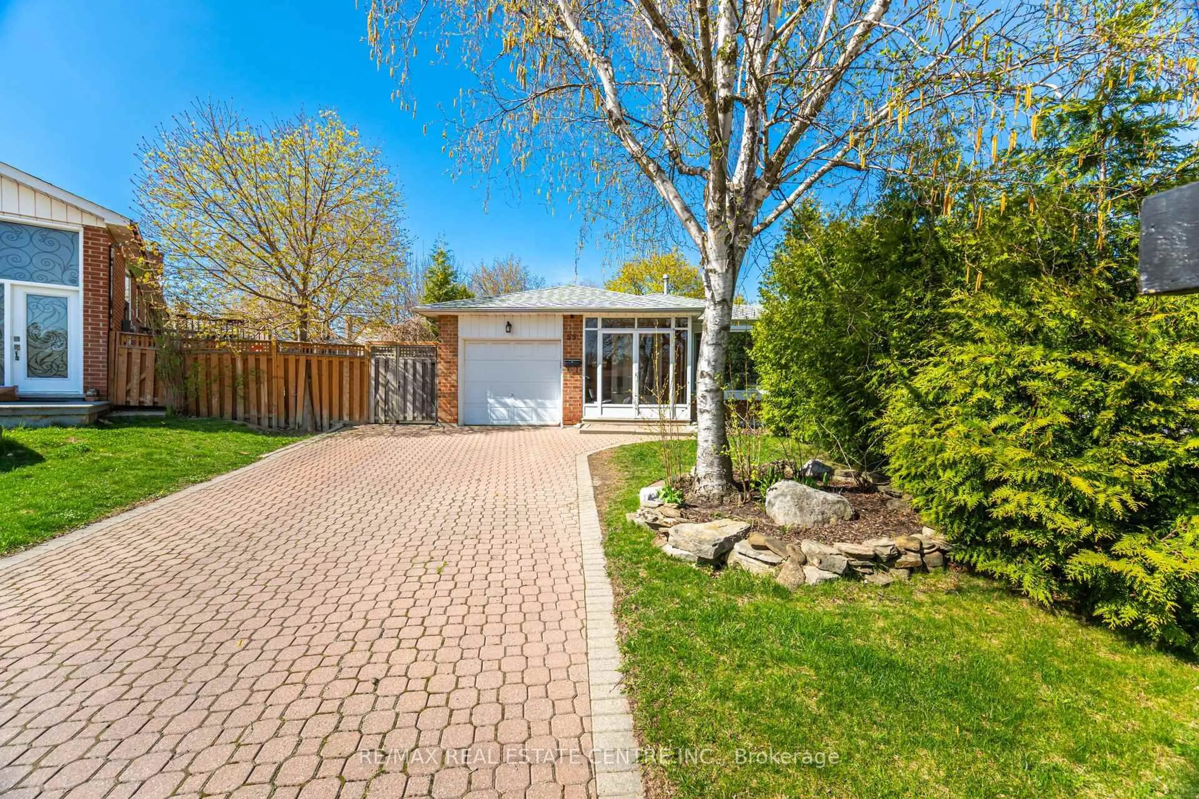 Patio, street for 55 Mallard Cres, Brampton Ontario L6S 2T7