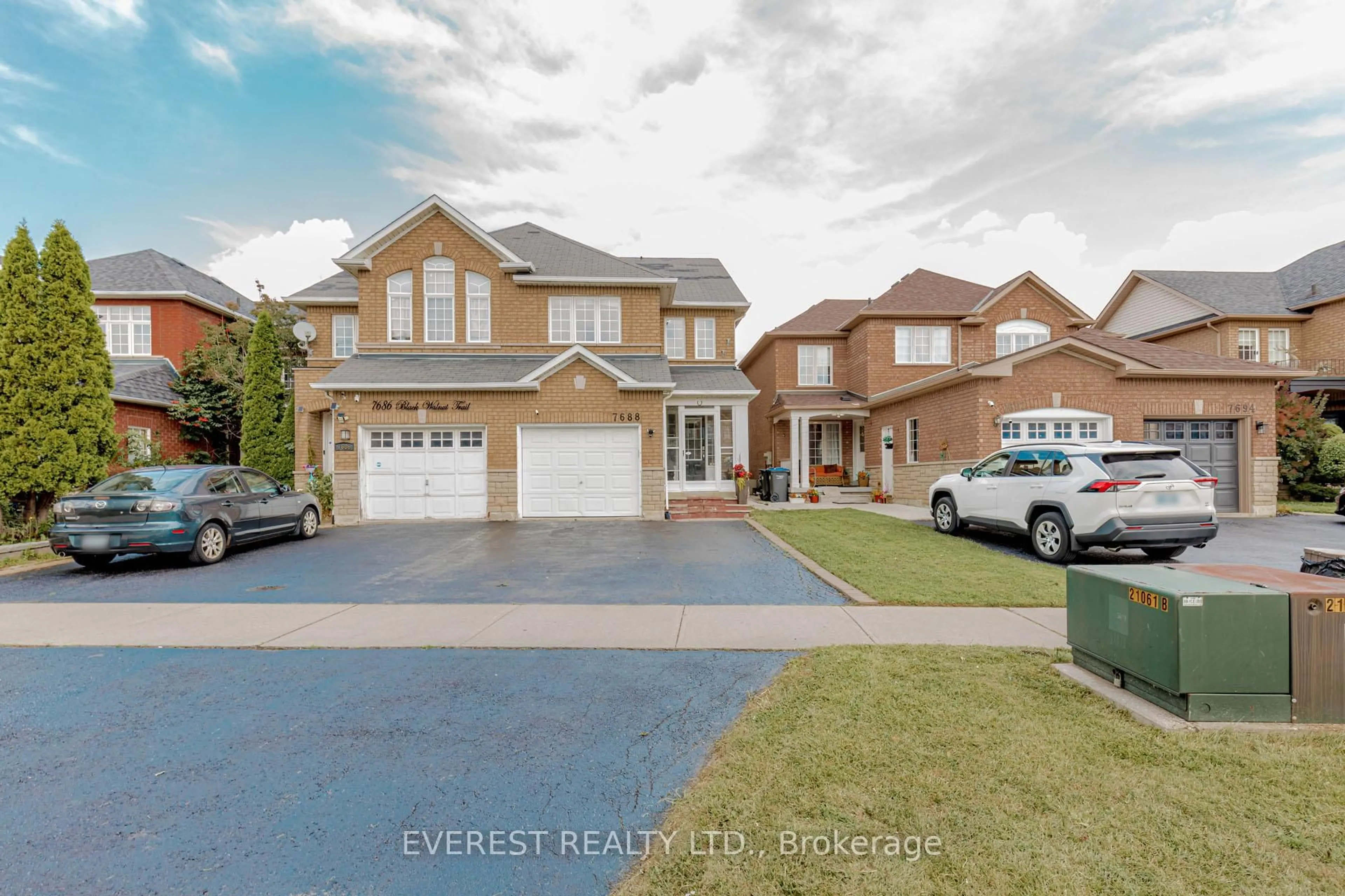 Unknown for 7688 Black Walnut Tr, Mississauga Ontario L5N 8A6