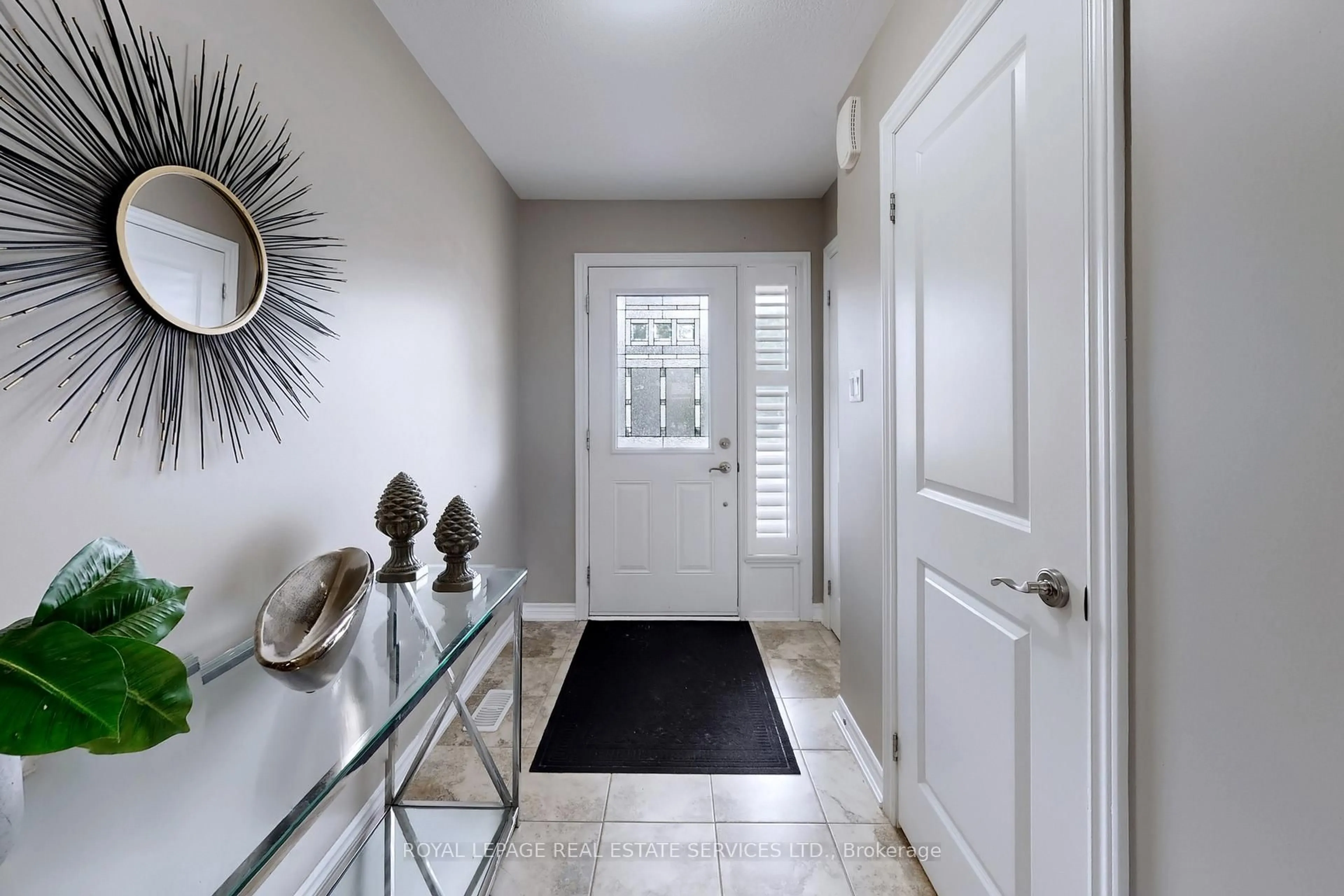 Indoor entryway for 243 Thompson Rd, Orangeville Ontario L9W 5T9