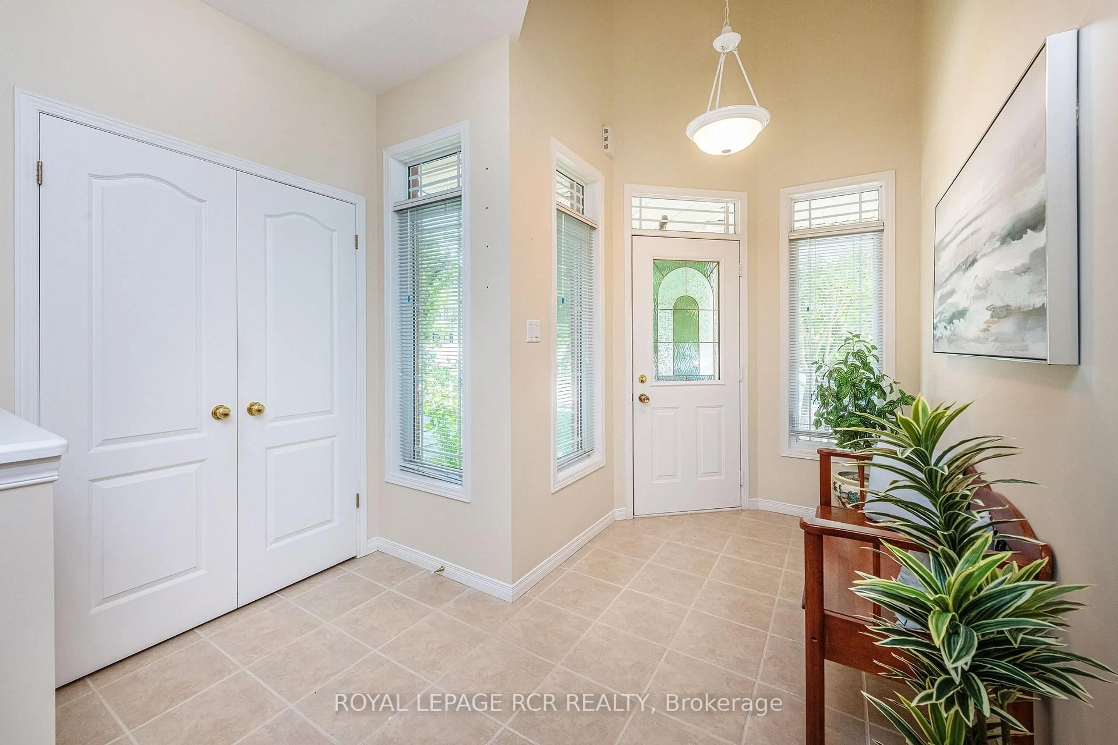 Indoor entryway for 233 Elderberry St, Orangeville Ontario L9W 5J9