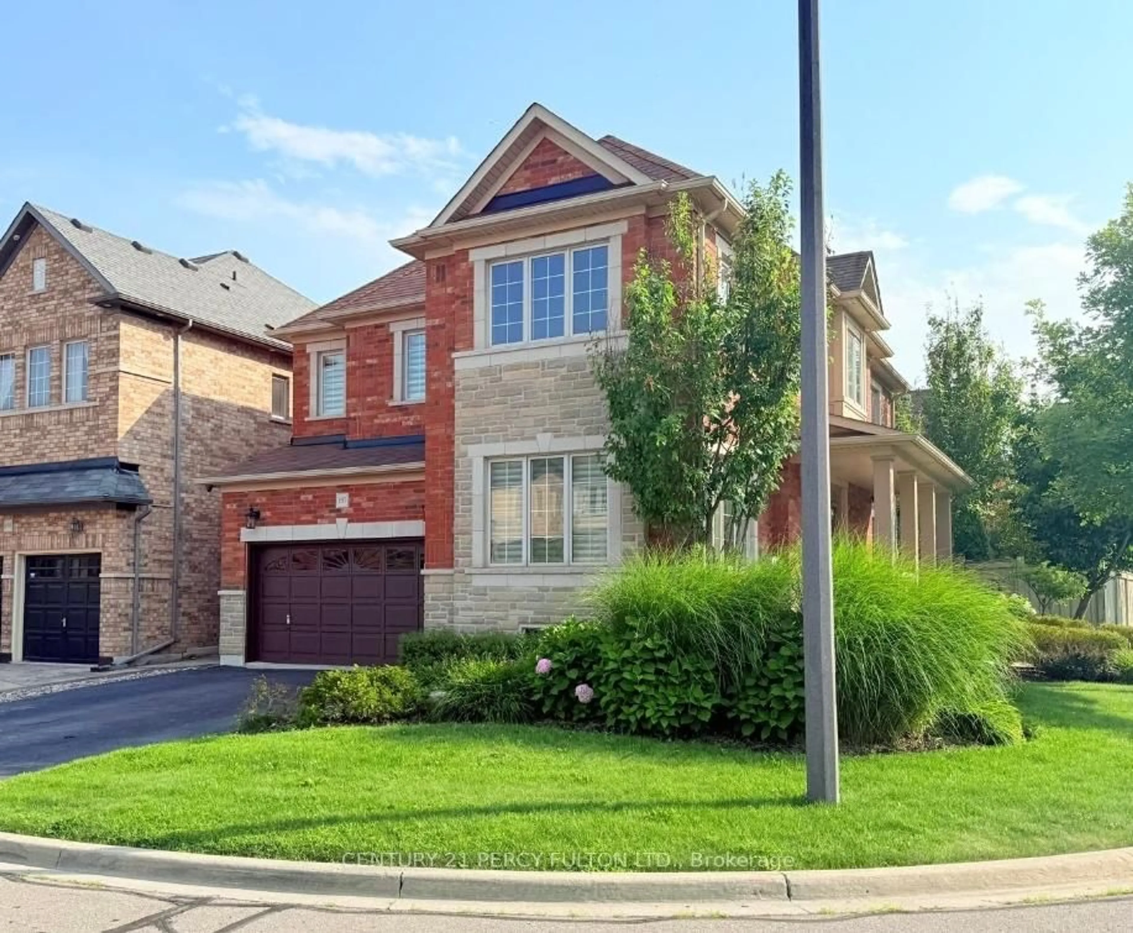 Home with brick exterior material, street for 197 Quinlan Crt, Milton Ontario L9T 7A2