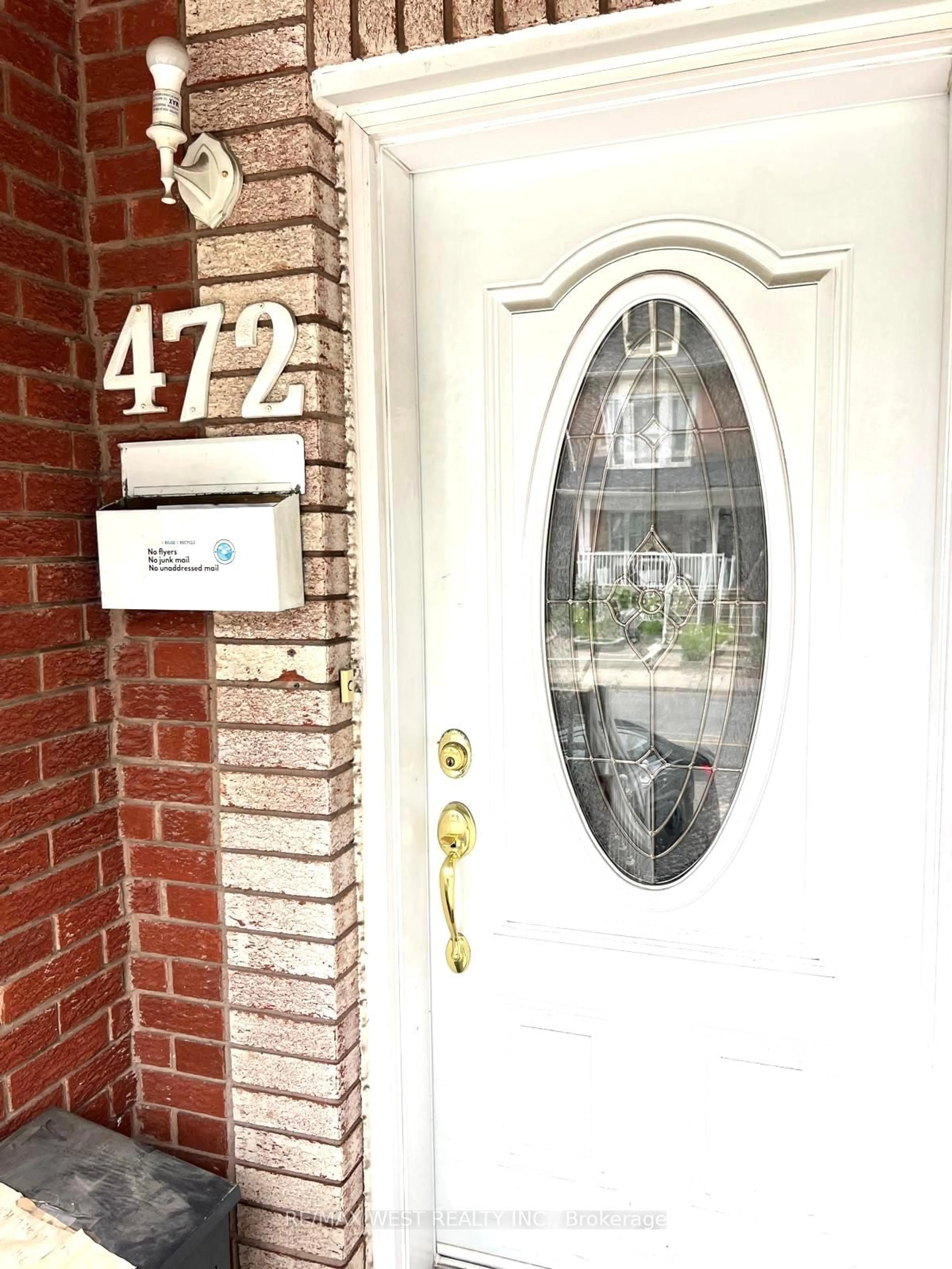 Indoor entryway for 472 Symington Ave, Toronto Ontario M6N 2W5