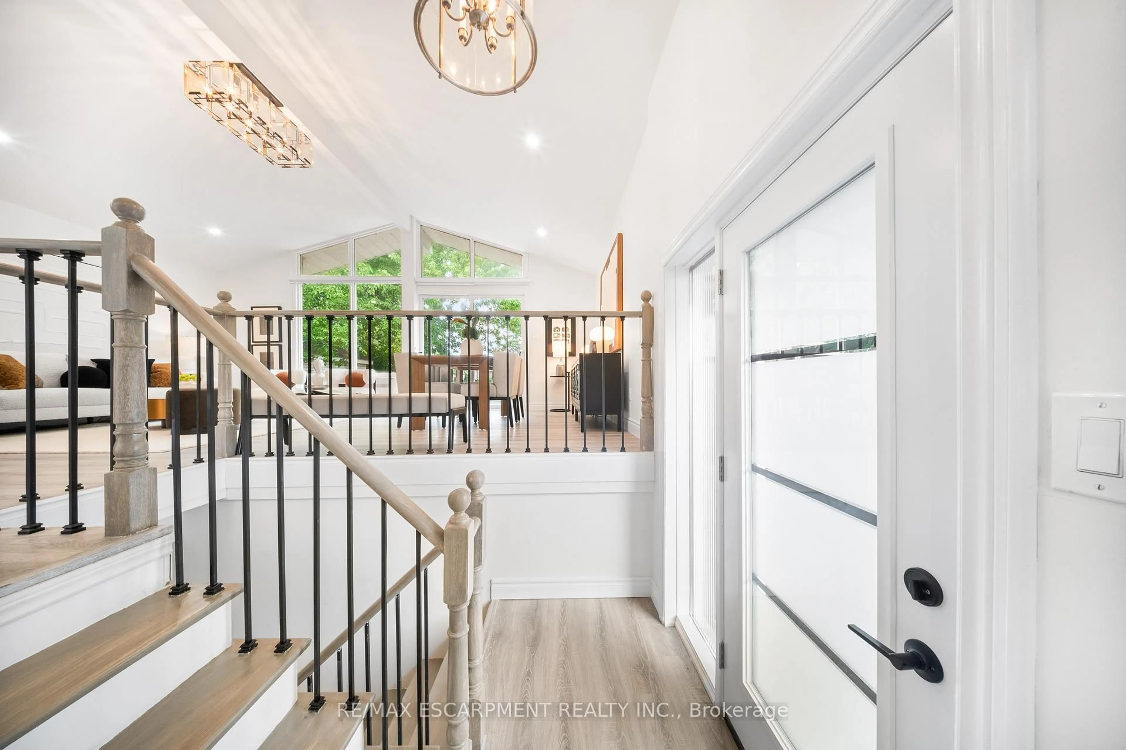 Indoor entryway for 665 Kipling Ave, Toronto Ontario M8Z 5G2
