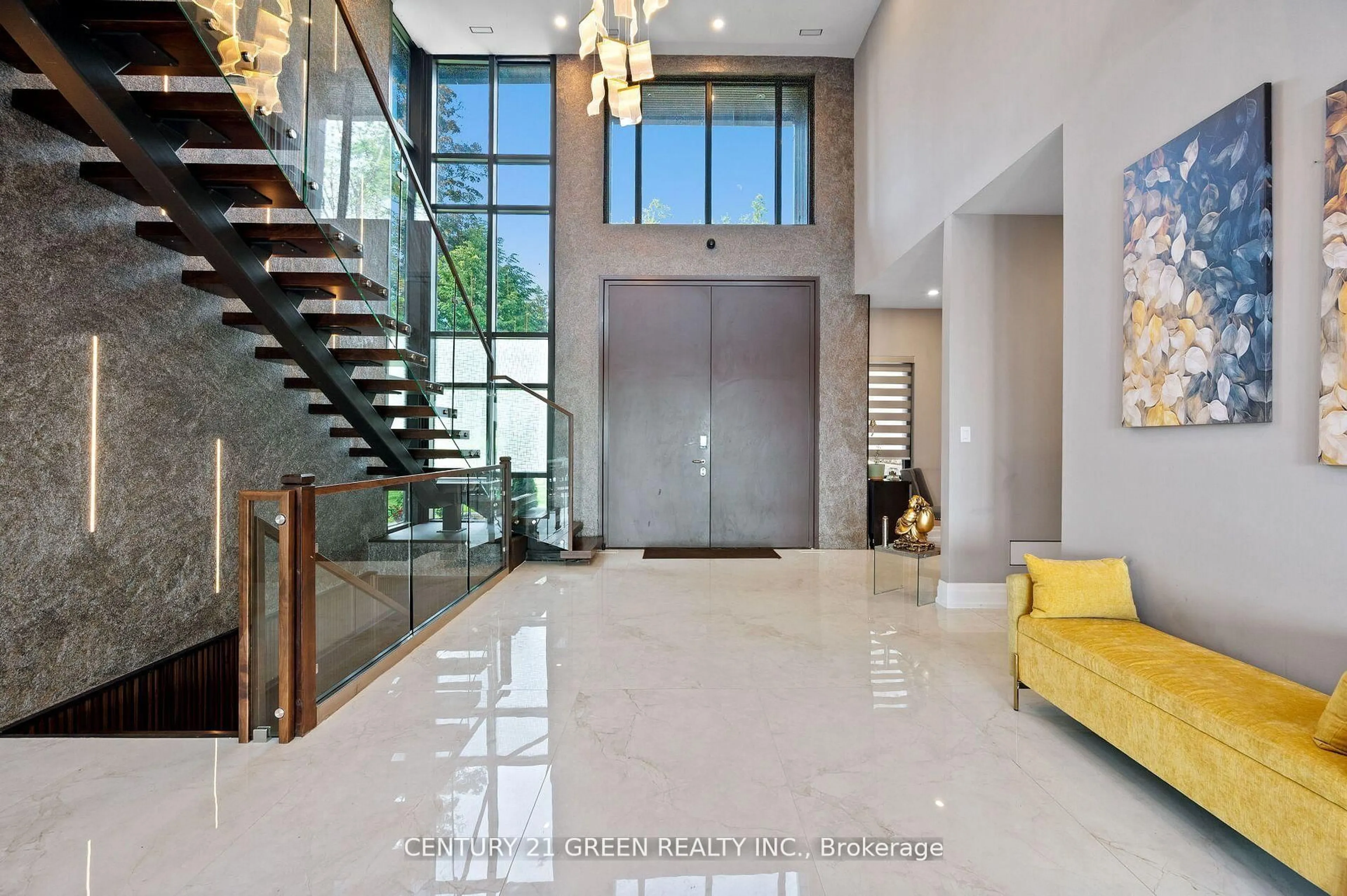Indoor foyer for 430 Indian Rd, Burlington Ontario L7T 3T3