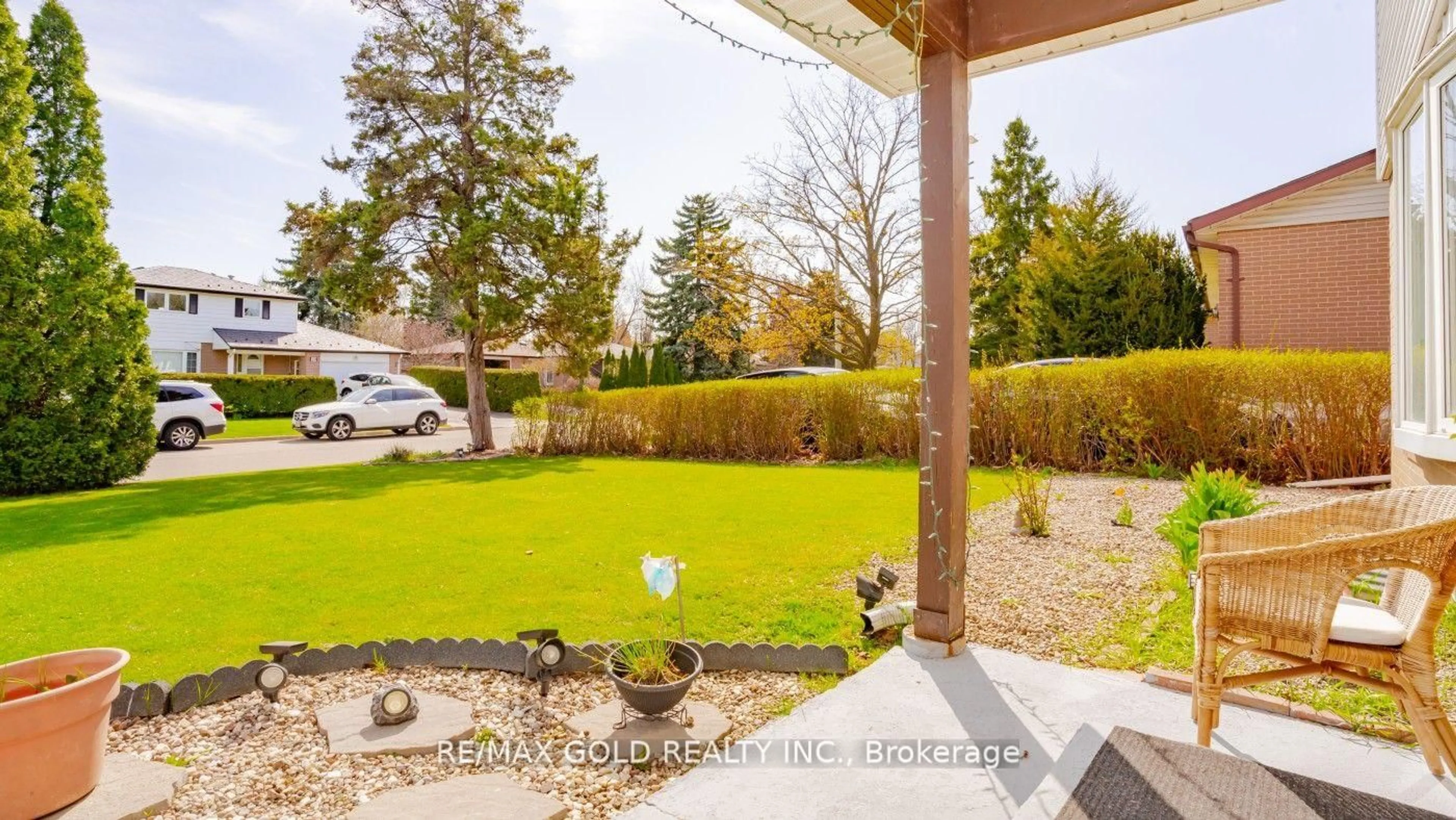 Patio, unknown for 44 DUNBLAINE Cres, Brampton Ontario L6T 3H2