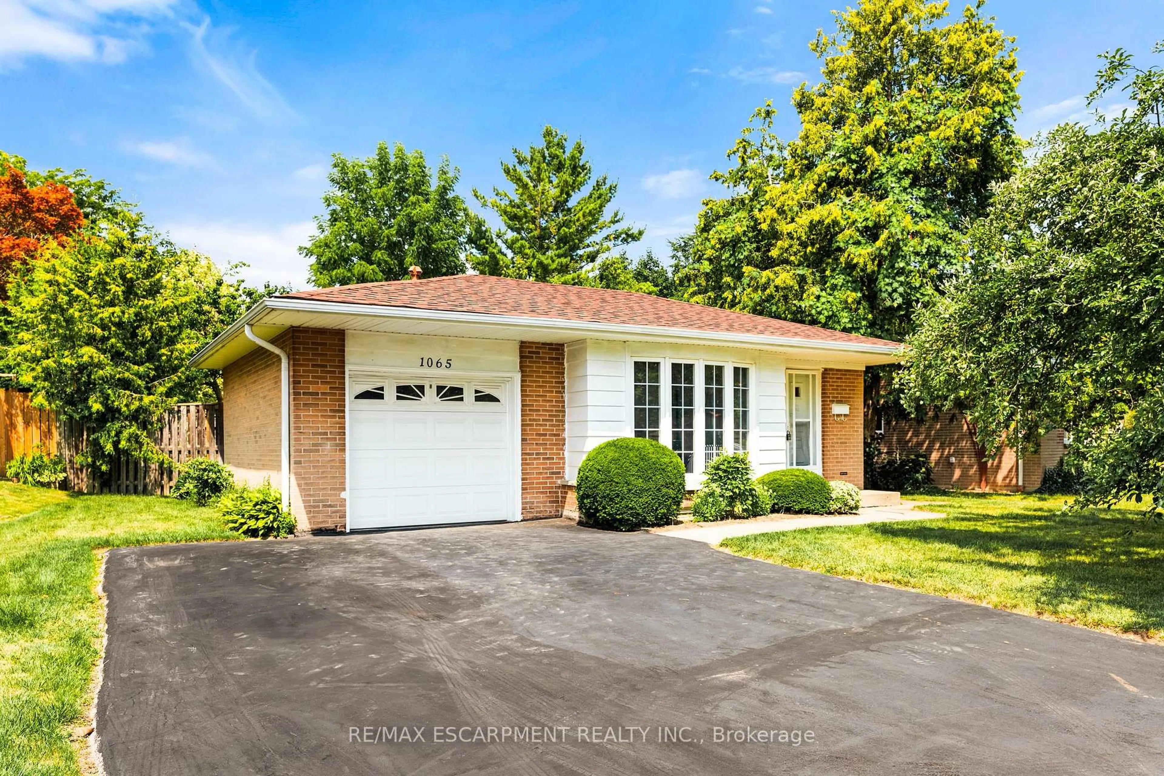 Unknown for 1065 Franconia Dr, Mississauga Ontario L4Y 2L6