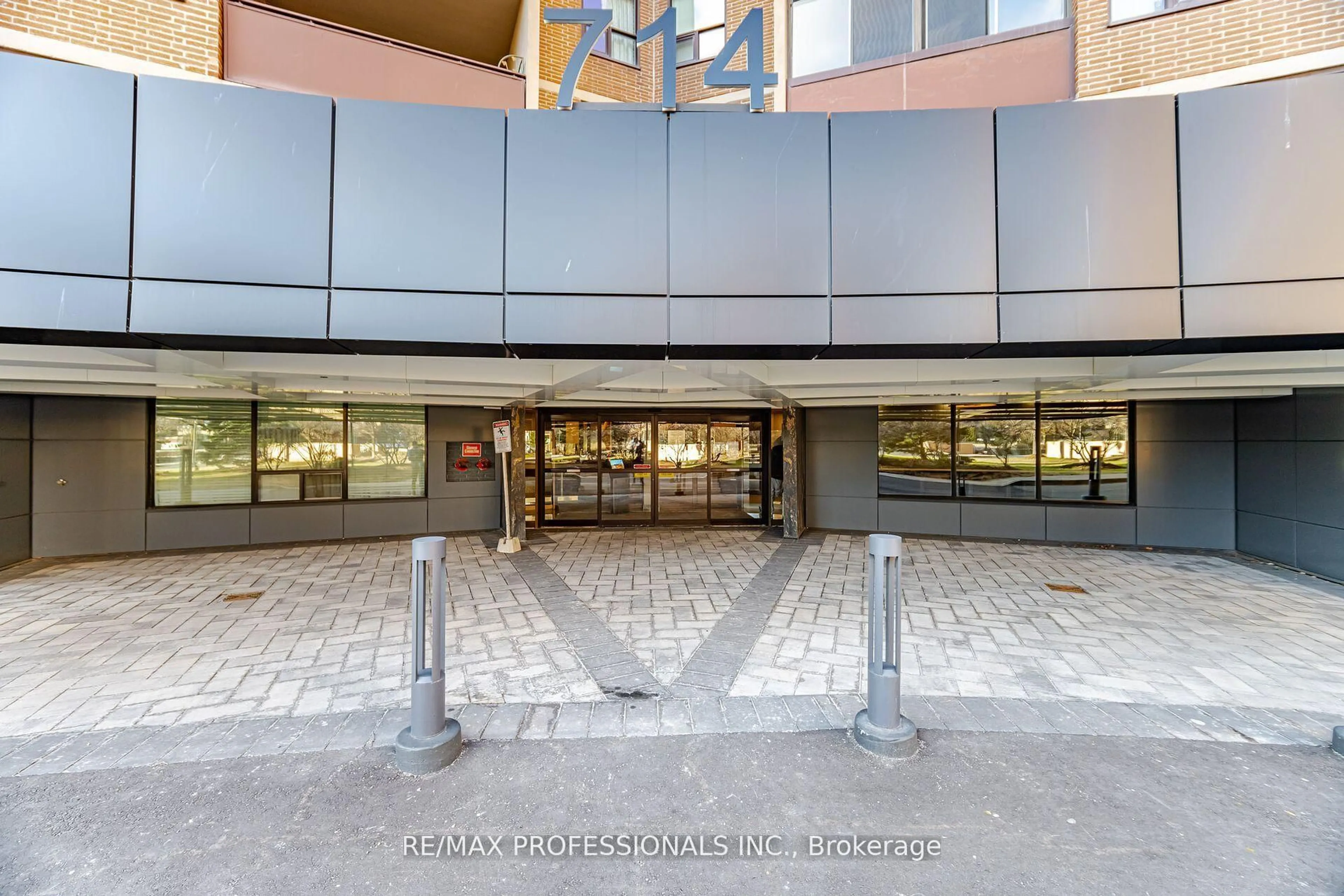Indoor foyer for 714 The West Mall #1411, Toronto Ontario M9C 4X1