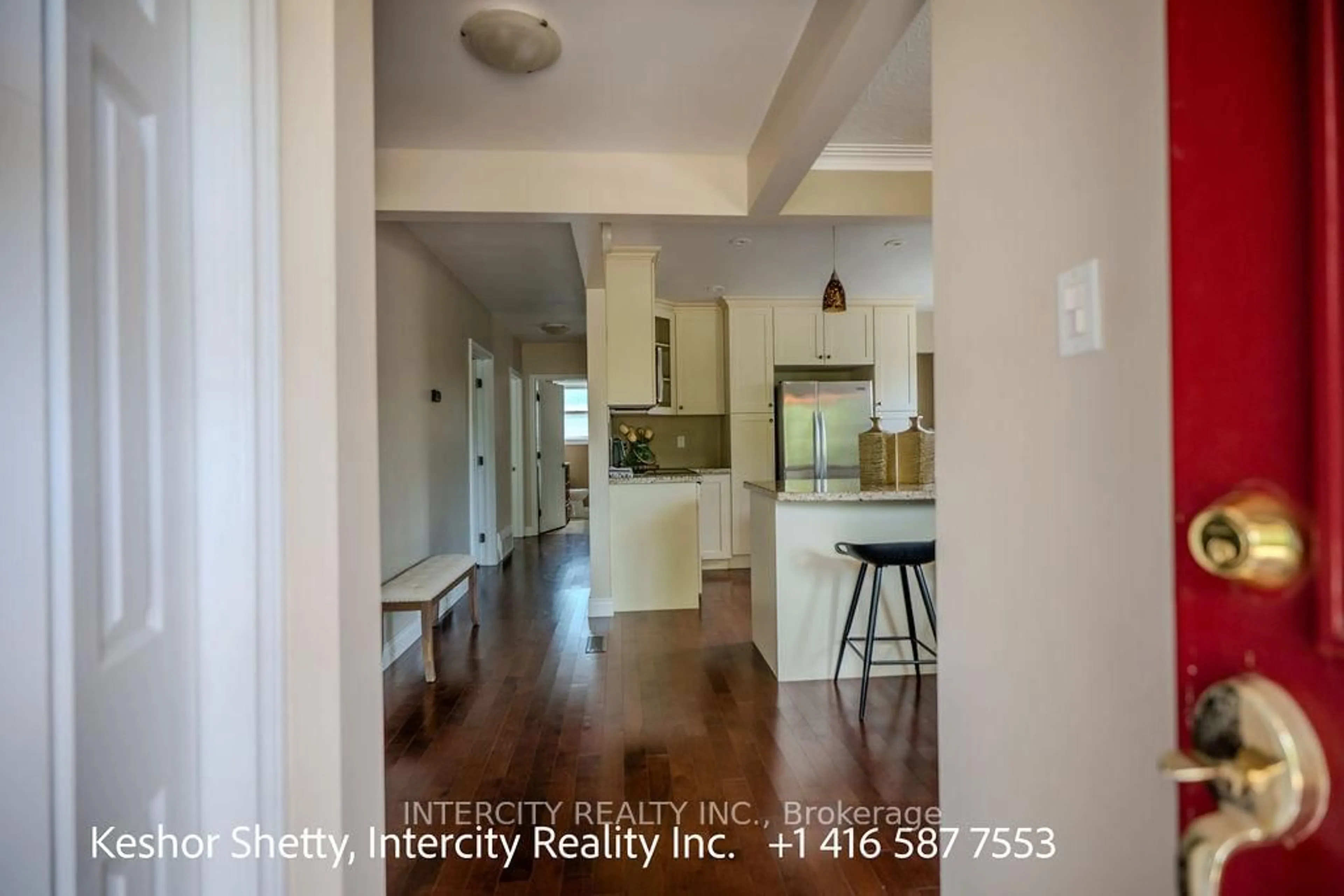 Indoor entryway for 631 Trudale Crt, Oakville Ontario L6L 4H2