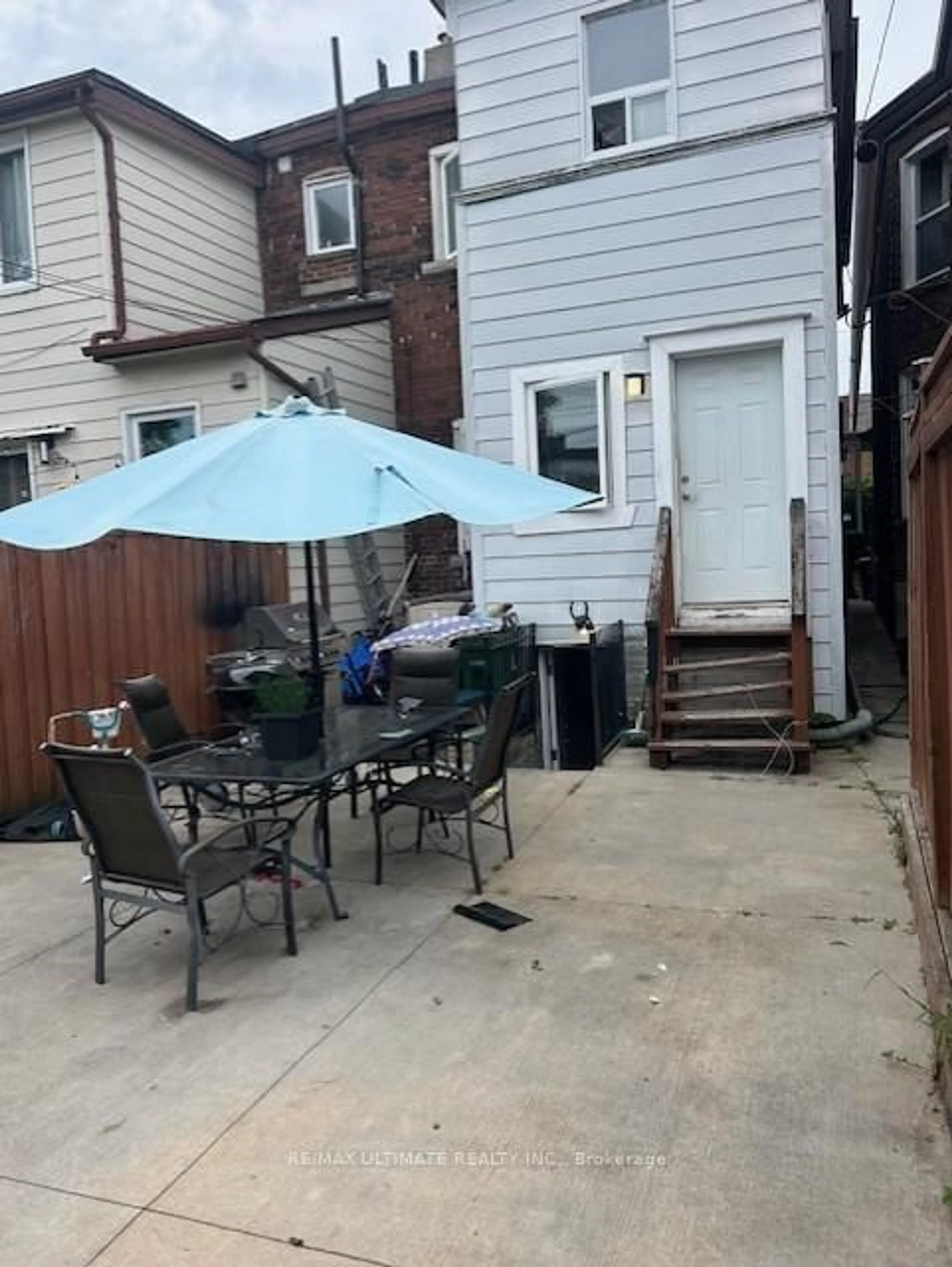 Patio, street for 31 St. Clair Gdns, Toronto Ontario M6E 3V6