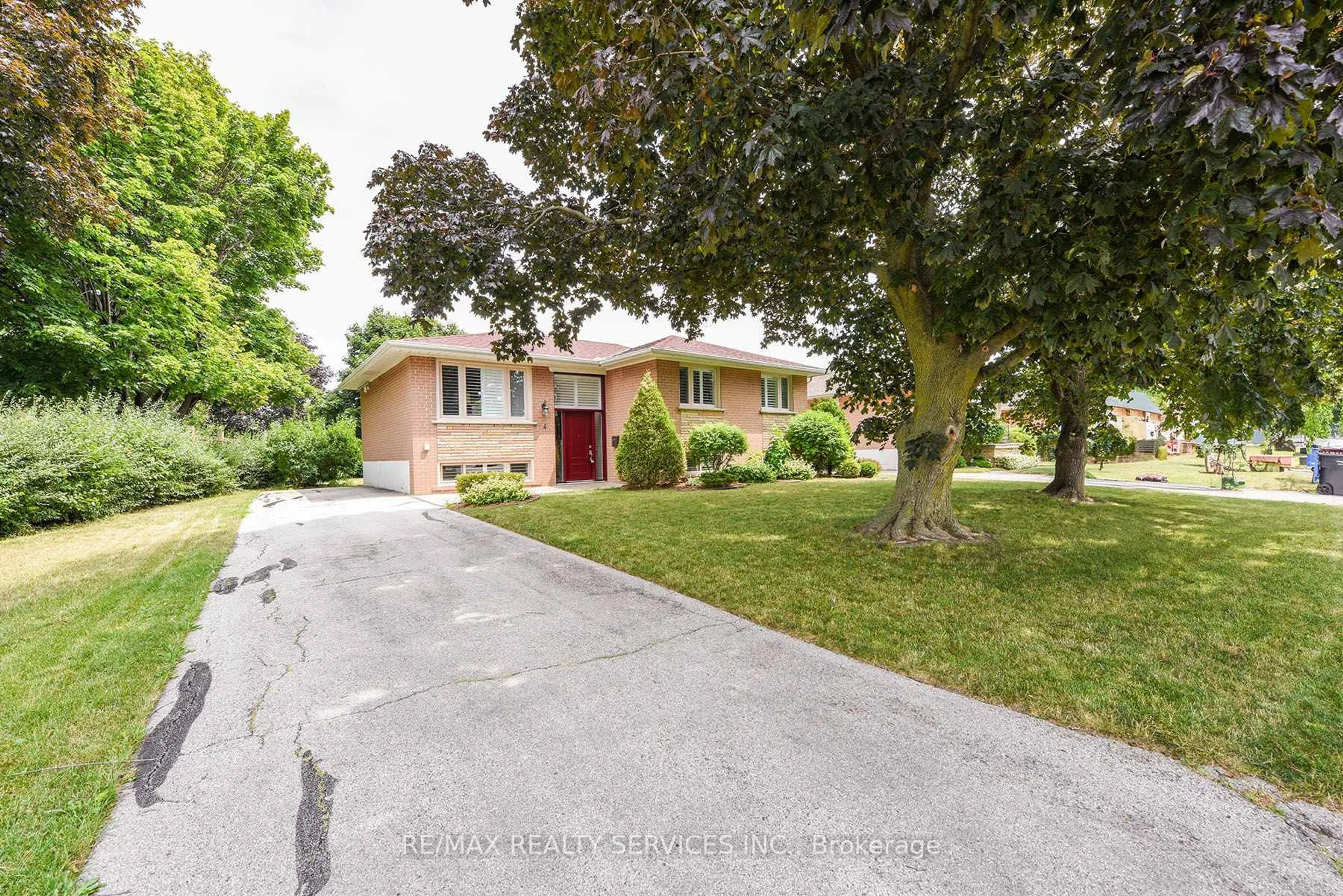 A pic from outside/outdoor area/front of a property/back of a property/a pic from drone, street for 4 Ridgetop Ave, Brampton Ontario L6X 1Z7