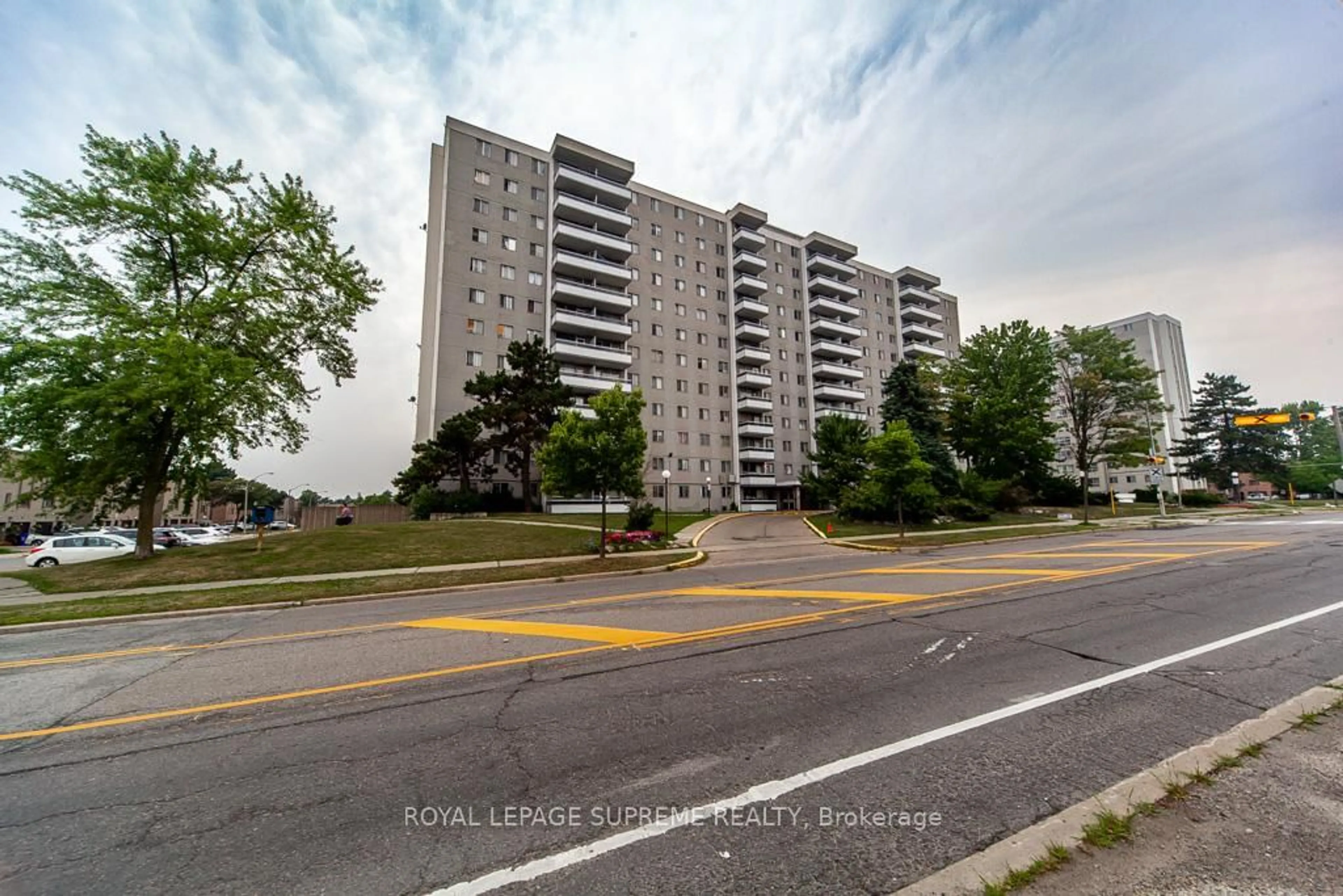 A pic from outside/outdoor area/front of a property/back of a property/a pic from drone, unknown for 940 Caledonia Rd #908, Toronto Ontario M6B 3Y4