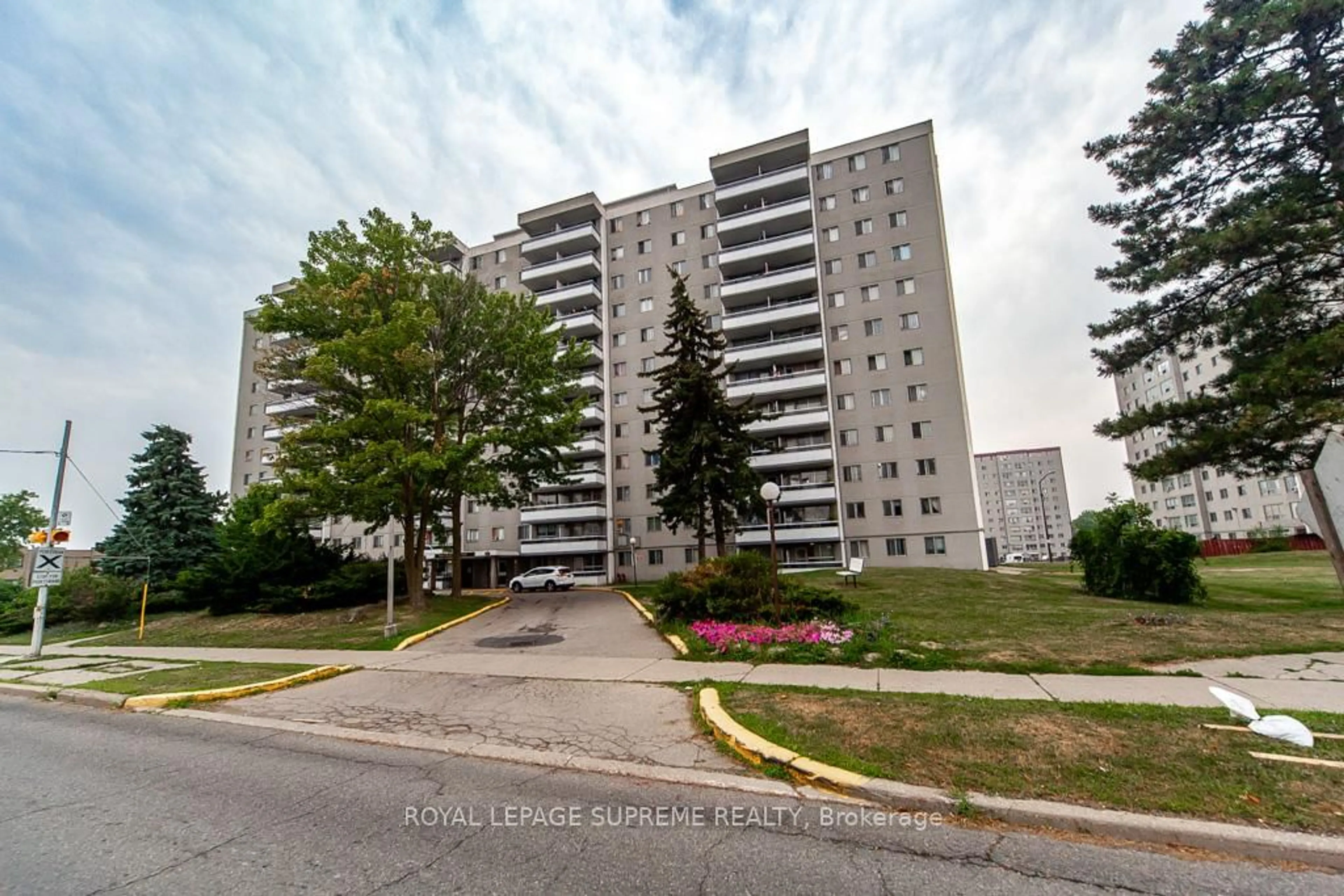 Unknown for 940 Caledonia Rd #908, Toronto Ontario M6B 3Y4