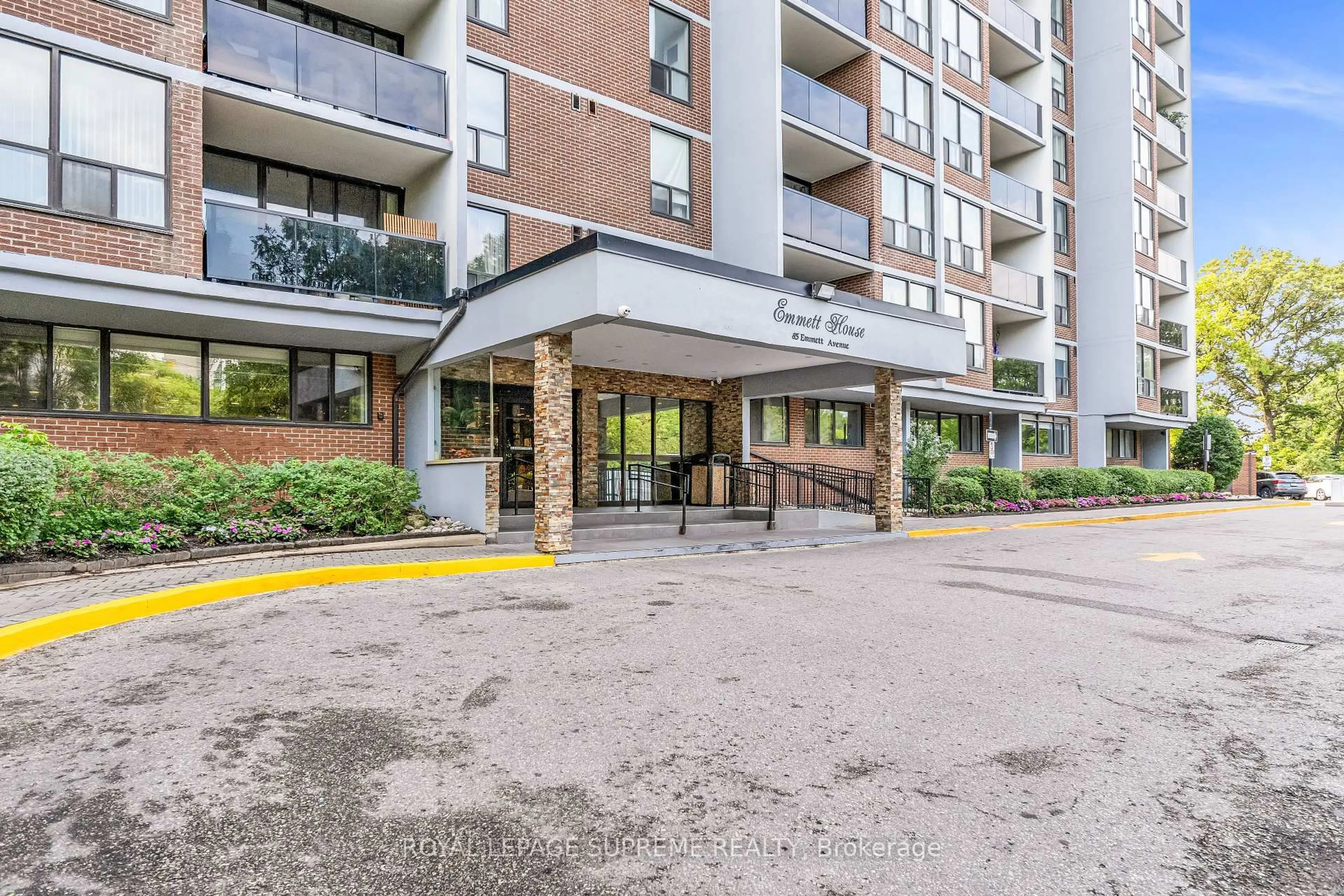 Indoor foyer for 85 Emmett Ave #610, Toronto Ontario M6M 5A2
