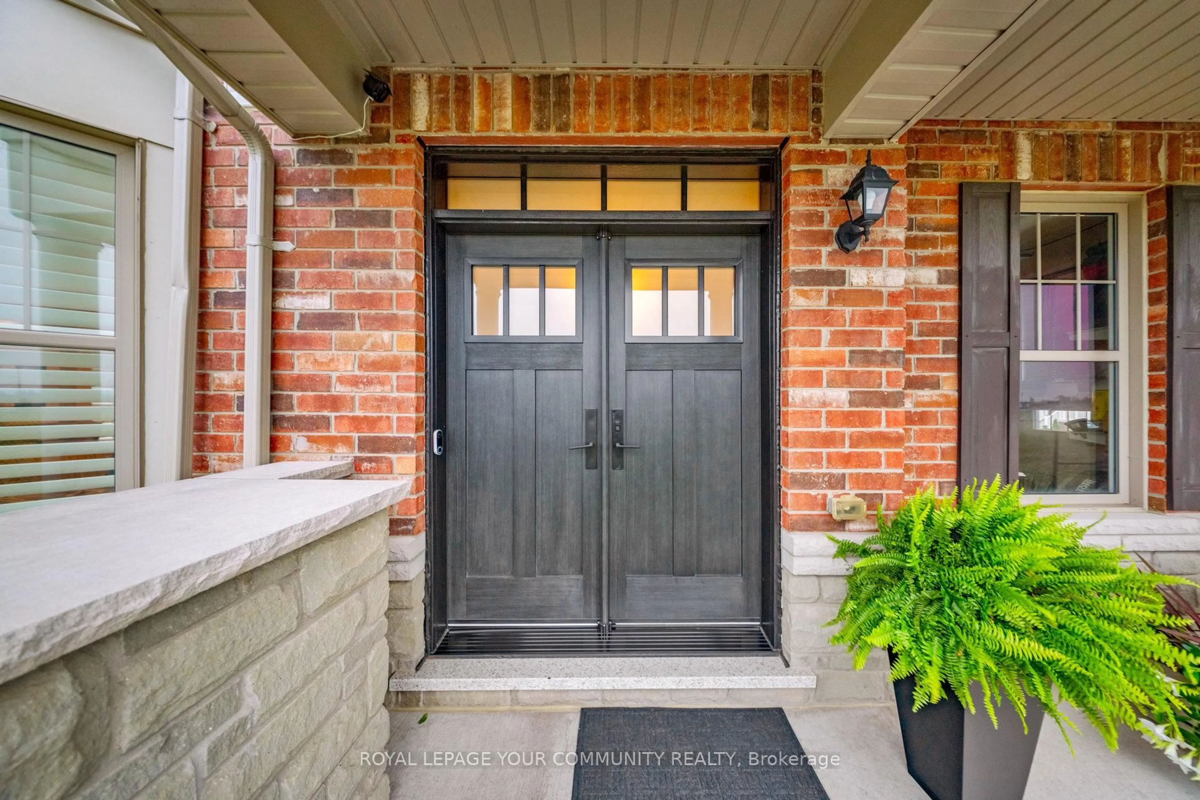 Indoor entryway for 92 Padbury Tr, Brampton Ontario L7A 4V4