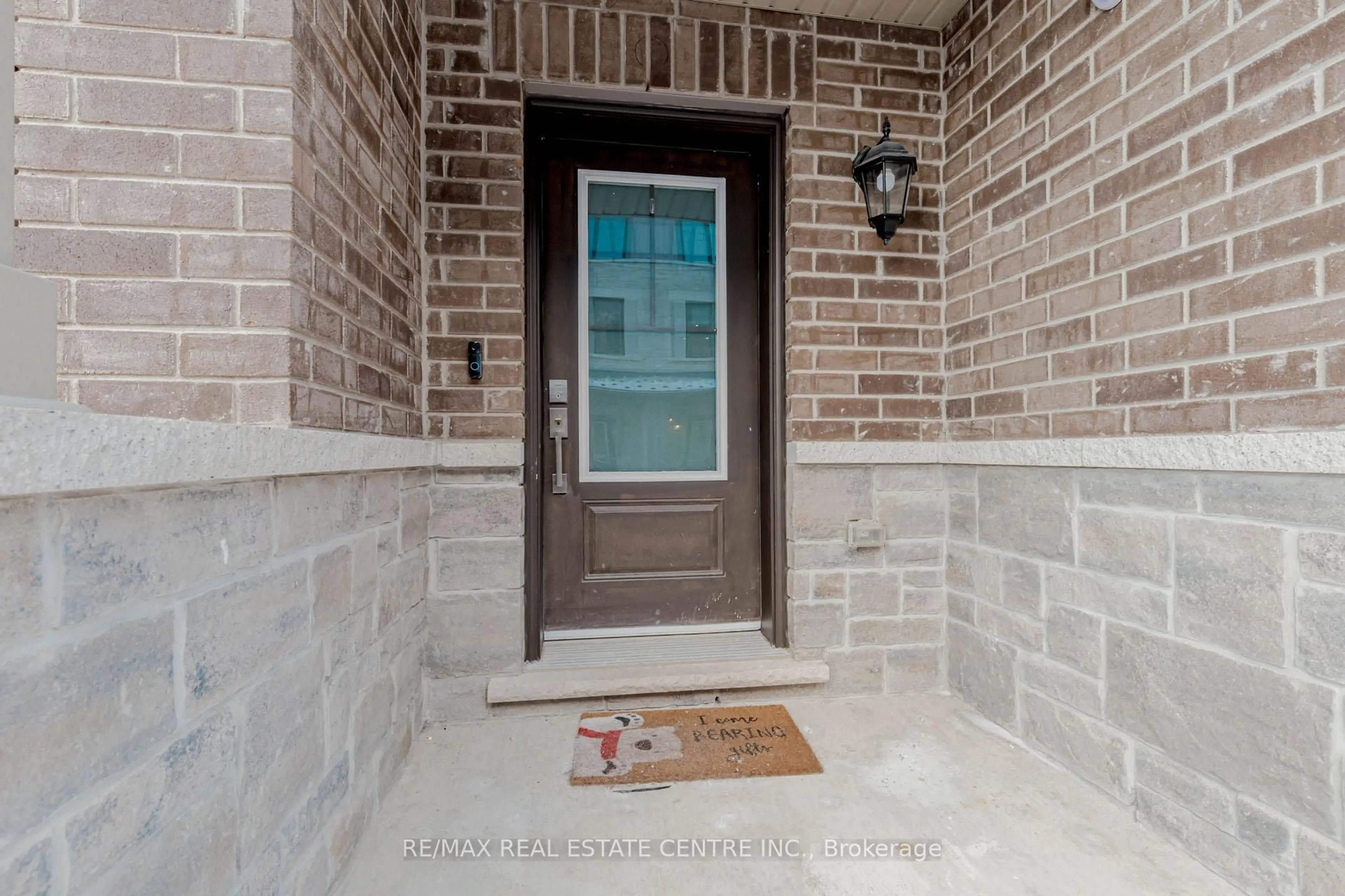 Indoor entryway for 3 Folcroft St, Brampton Ontario L6Y 0B6