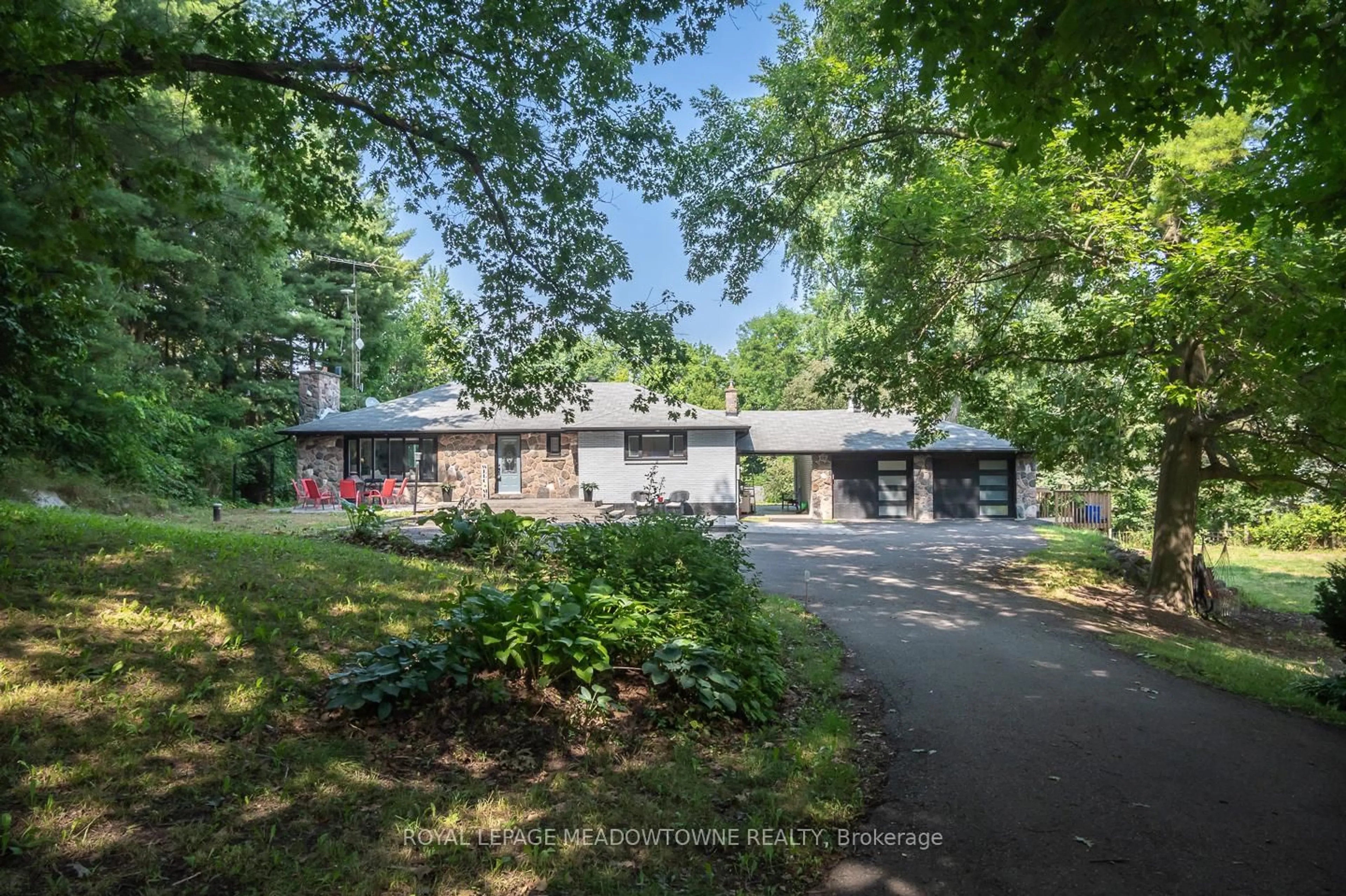 A pic from outside/outdoor area/front of a property/back of a property/a pic from drone, unknown for 10805 Fourth Line, Halton Hills Ontario L9T 2X9