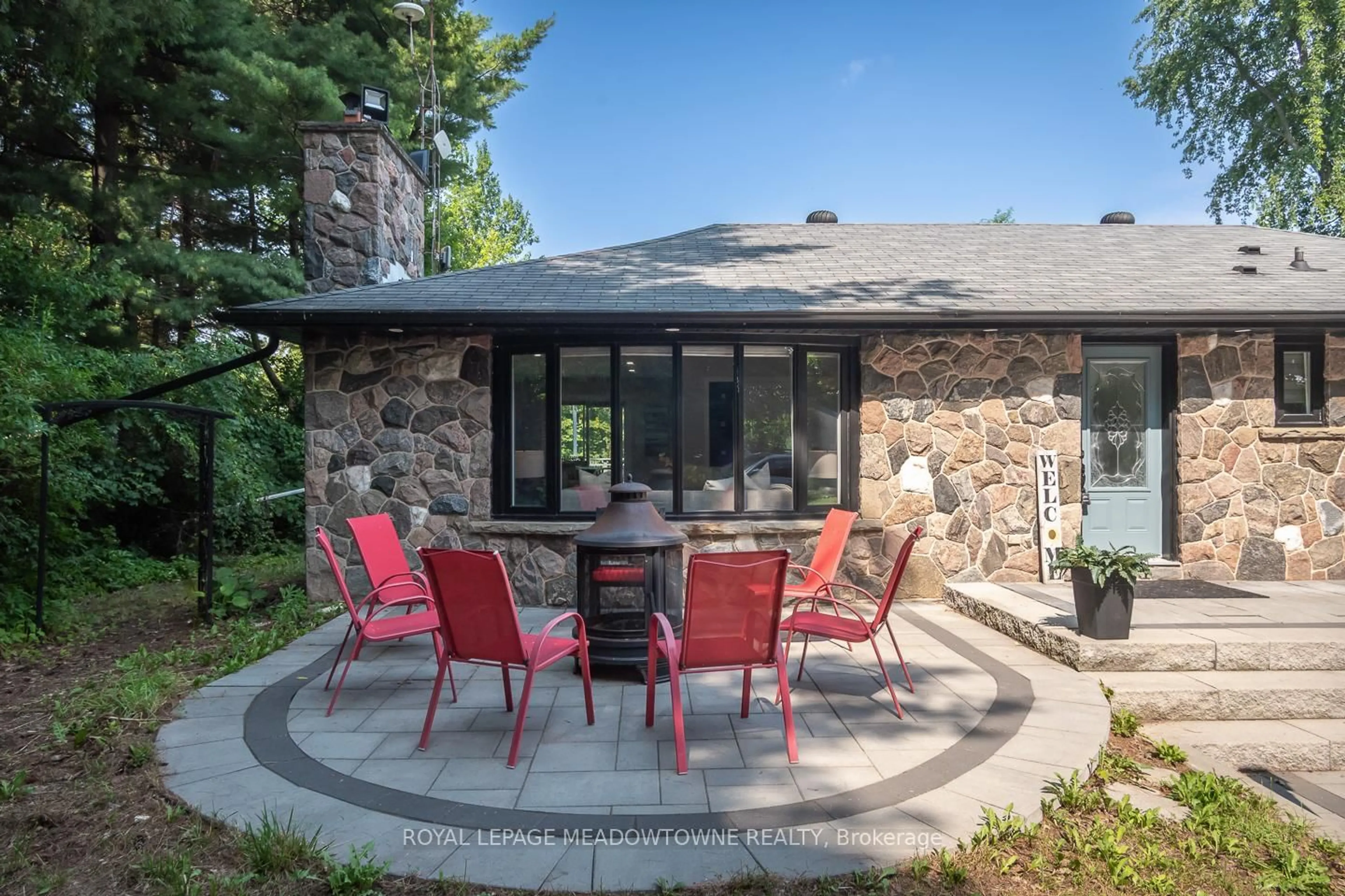 Patio, unknown for 10805 Fourth Line, Halton Hills Ontario L9T 2X9