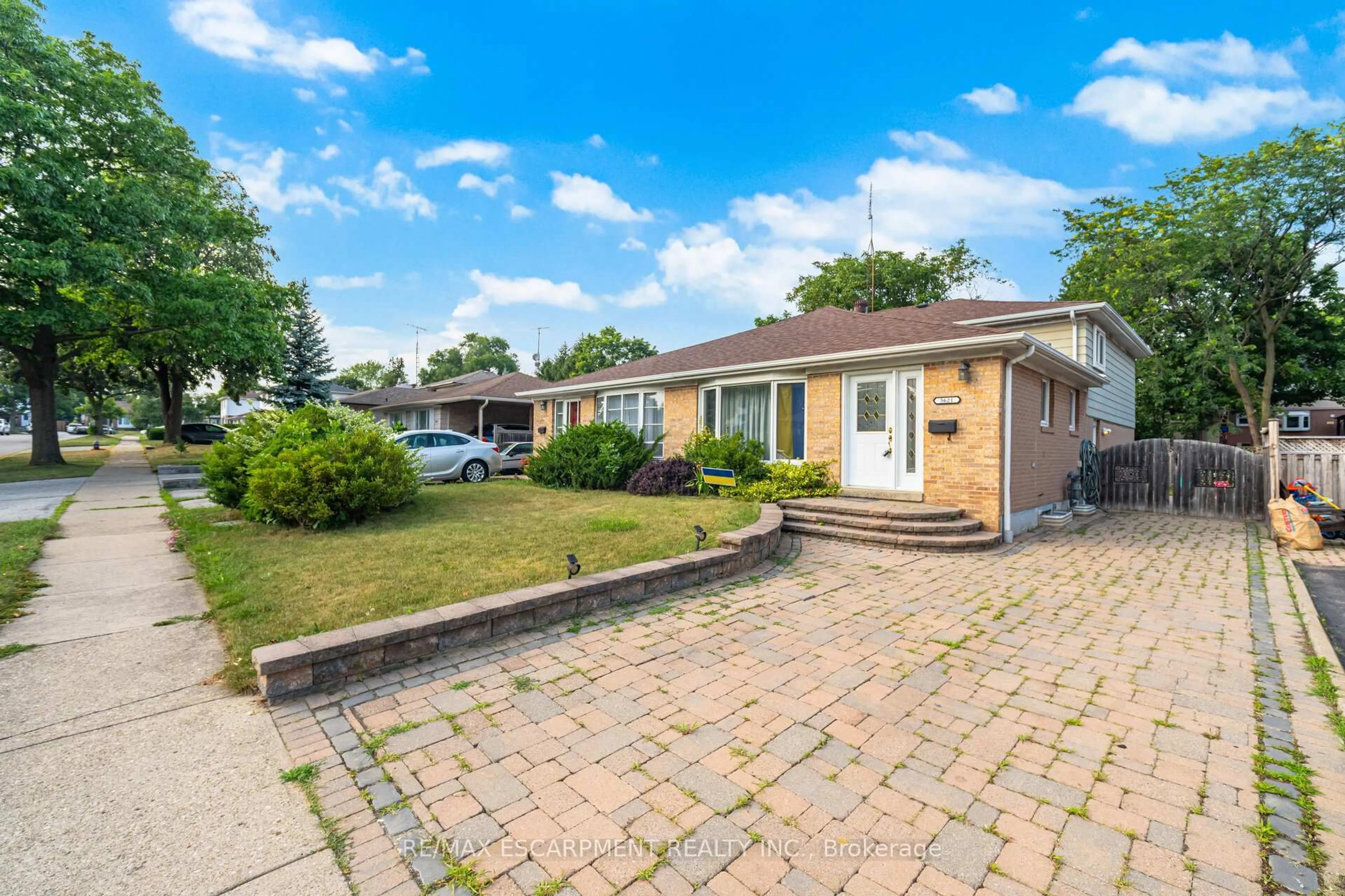 Unknown for 3621 CHIPLOW Rd, Mississauga Ontario L4X 2R1