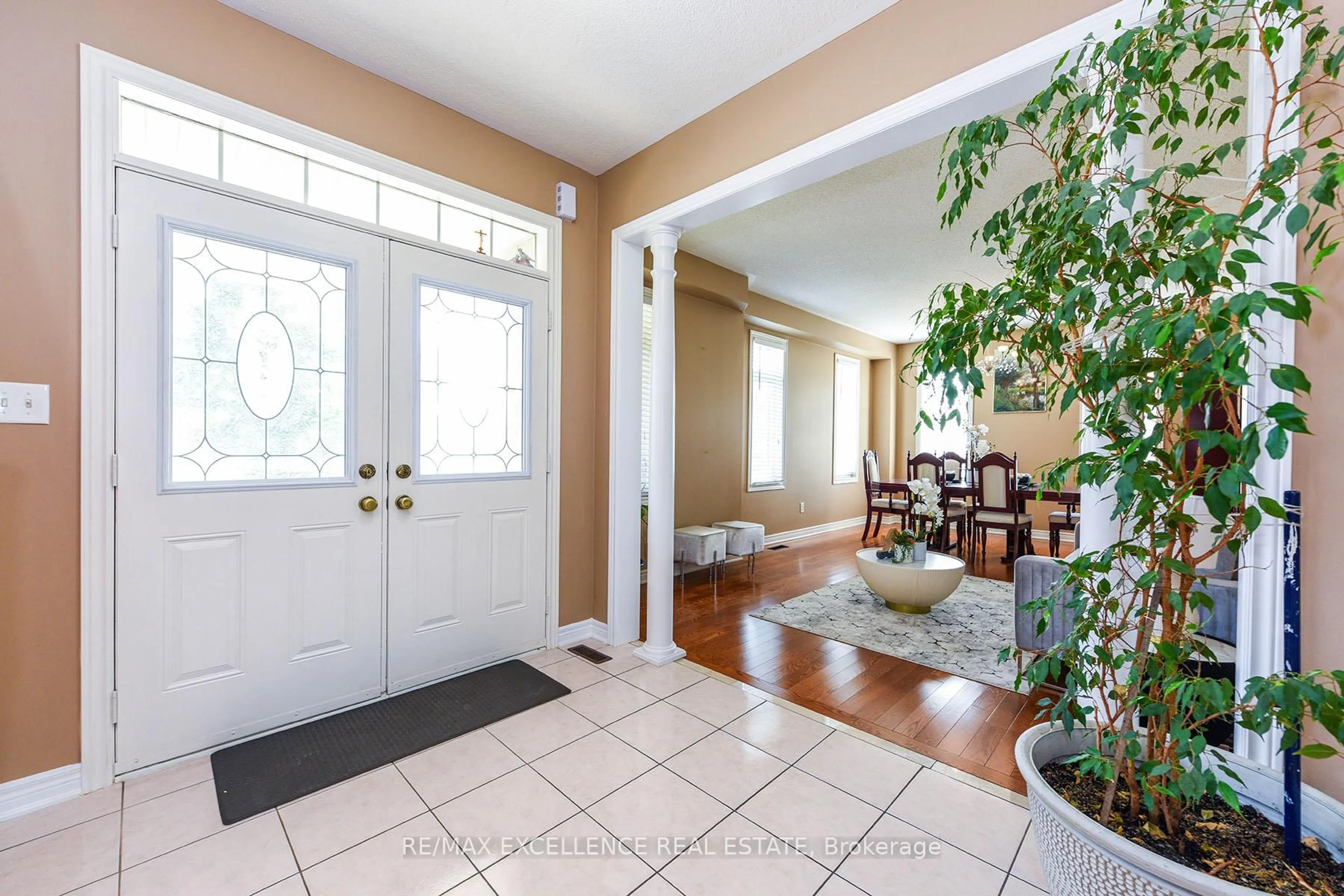 Indoor entryway for 1 Fairwood Circ, Brampton Ontario L6R 0X6