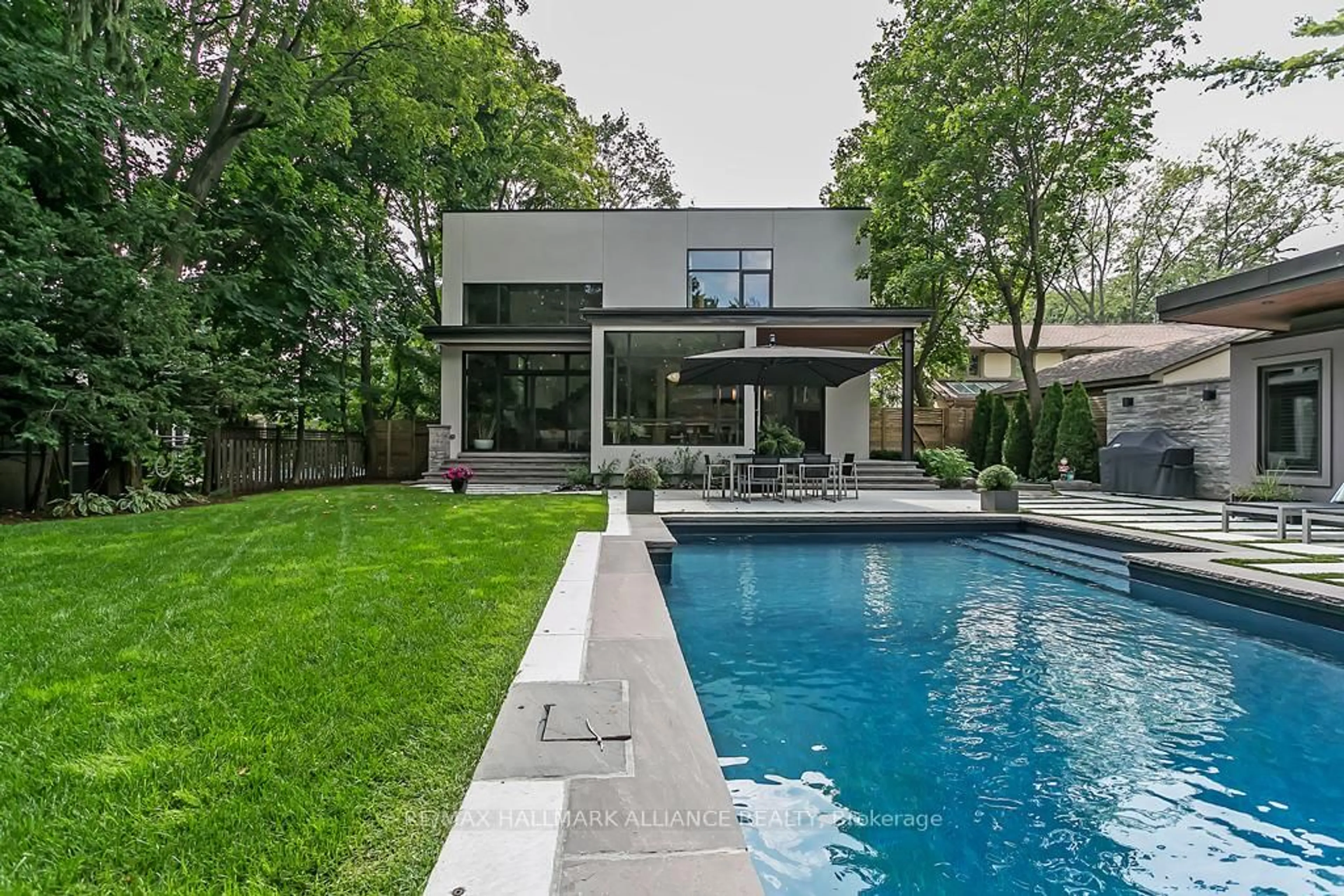 Pool for 363 Morrison Rd, Oakville Ontario L6J 4K2