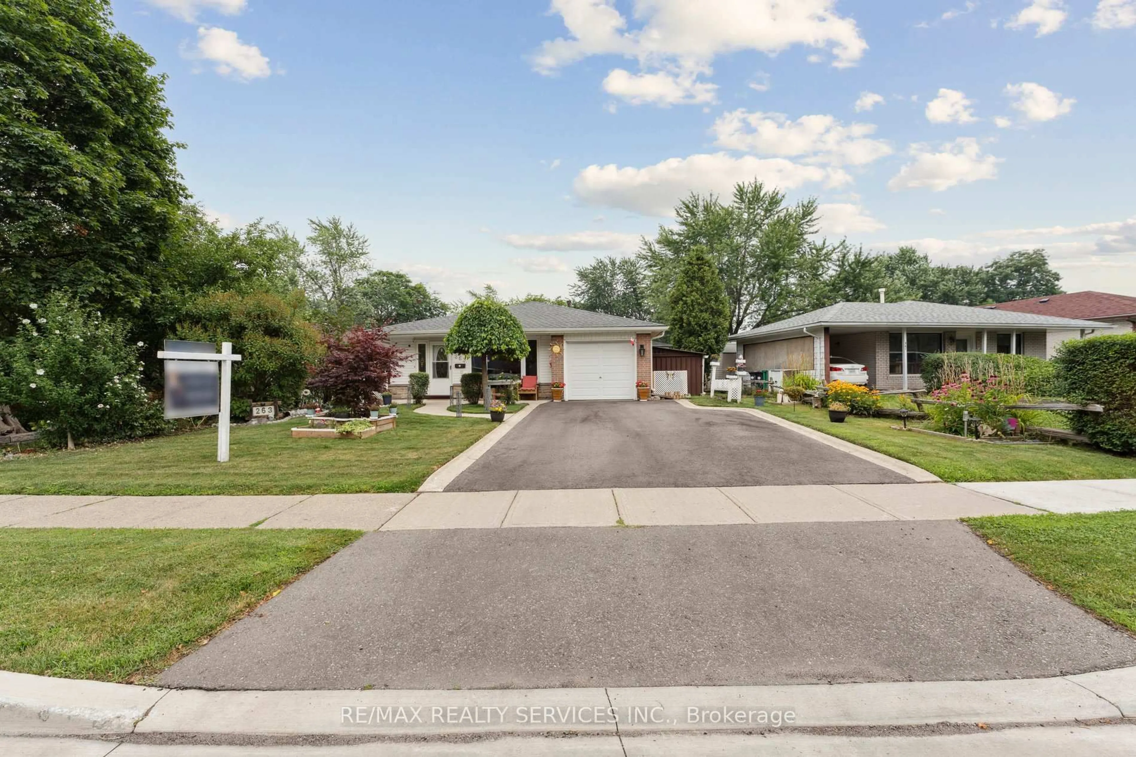 A pic from outside/outdoor area/front of a property/back of a property/a pic from drone, street for 263 Bartley Bull Pkwy, Brampton Ontario L6W 2L2