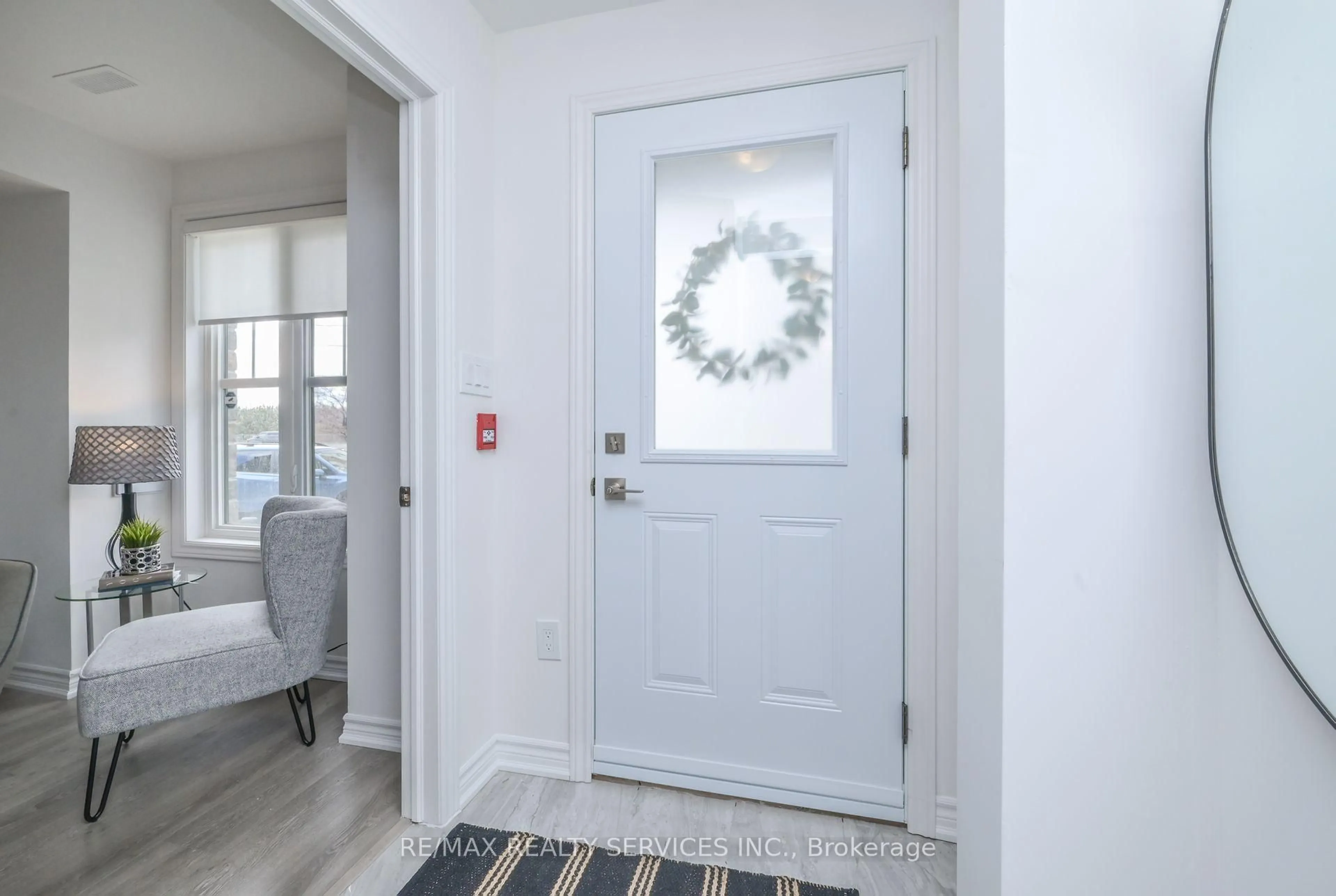 Indoor entryway for 2179C Weston Rd #7, Toronto Ontario M9N 0B5