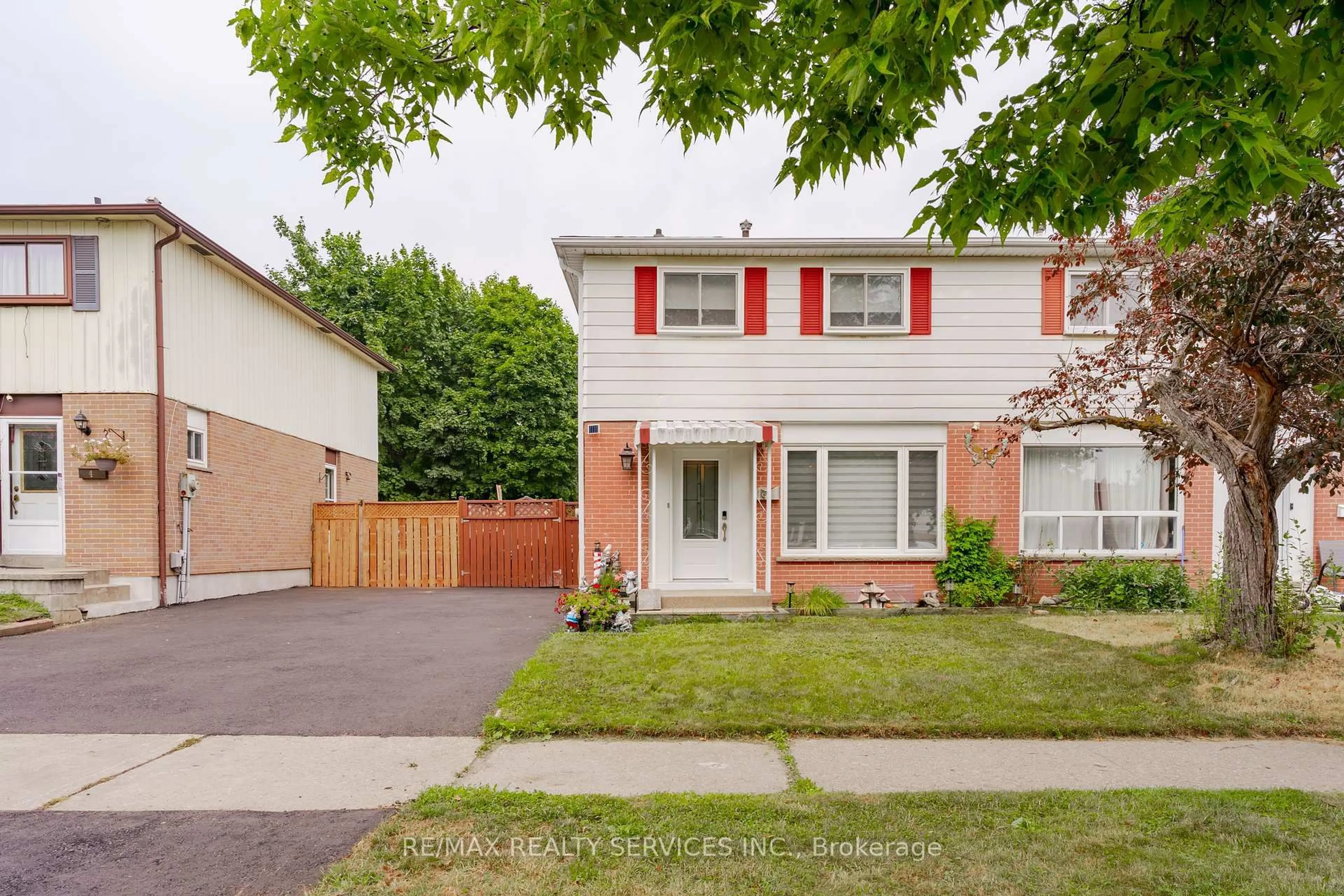 Home with vinyl exterior material, street for 6 Lauderdale Rd, Brampton Ontario L6V 2B7