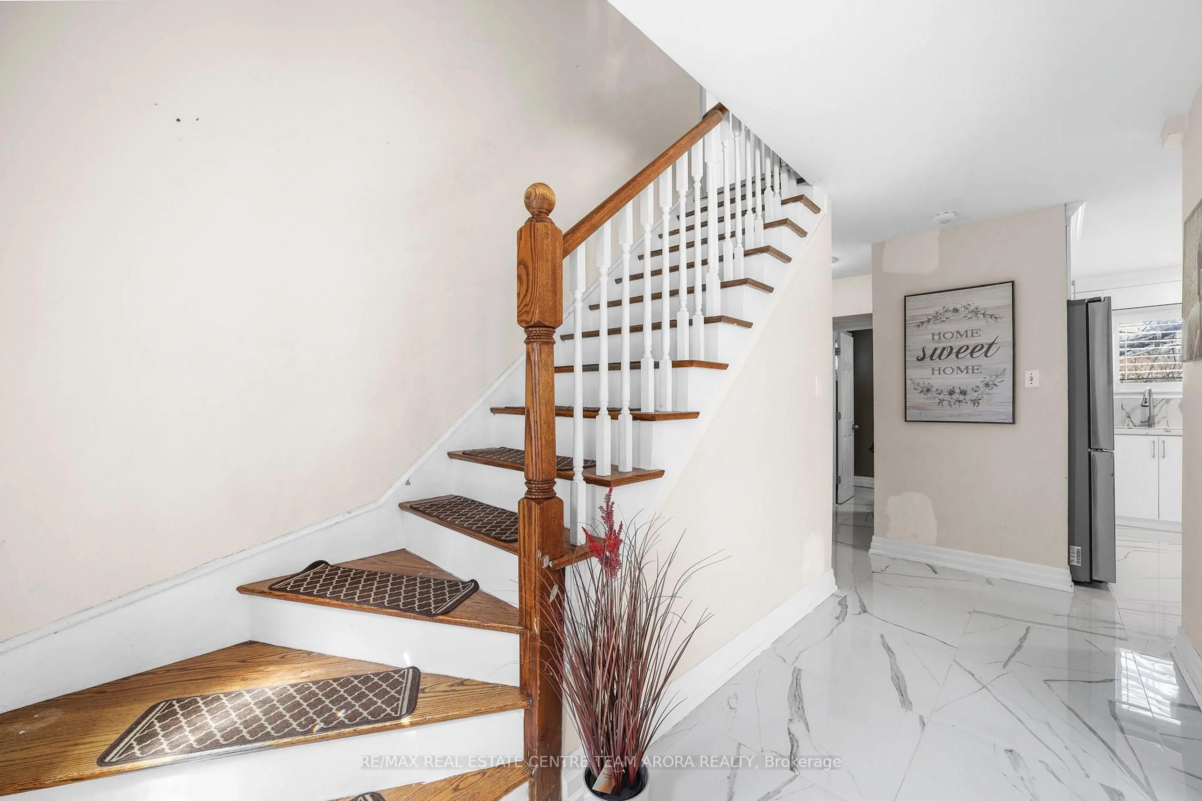 Stairs for 41 Caldwell Cres, Brampton Ontario L6W 1A2