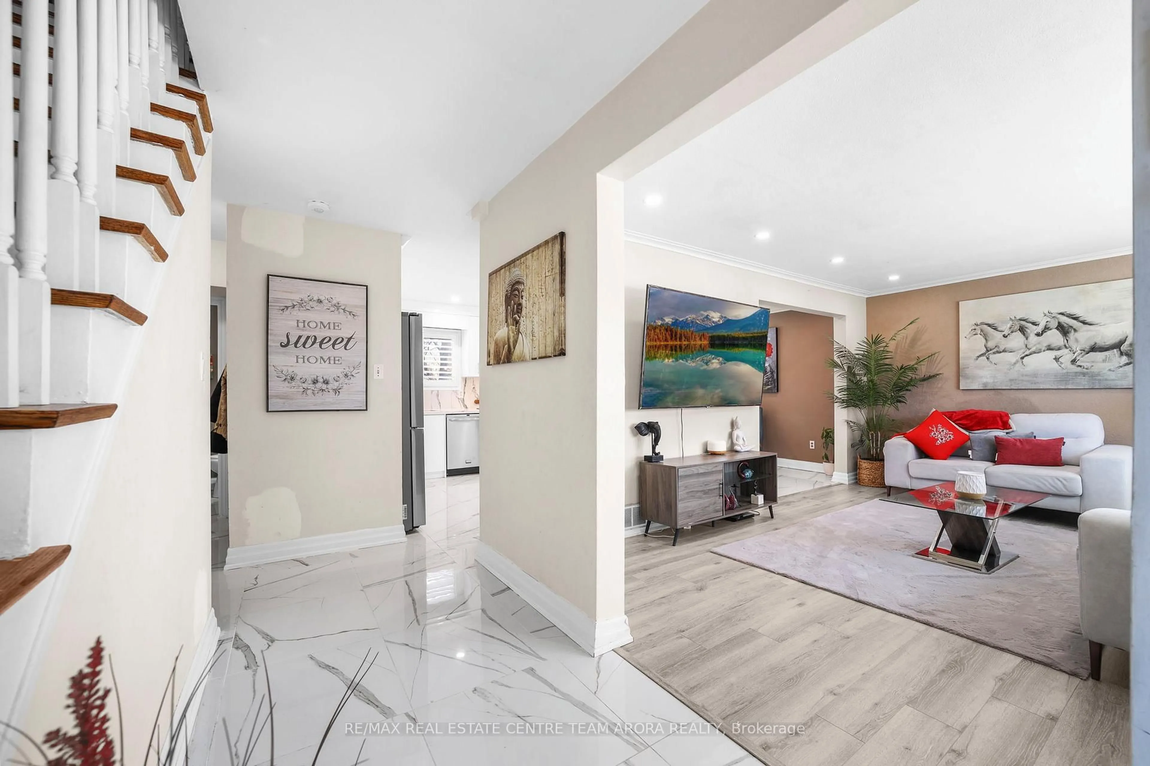 Indoor entryway for 41 Caldwell Cres, Brampton Ontario L6W 1A2