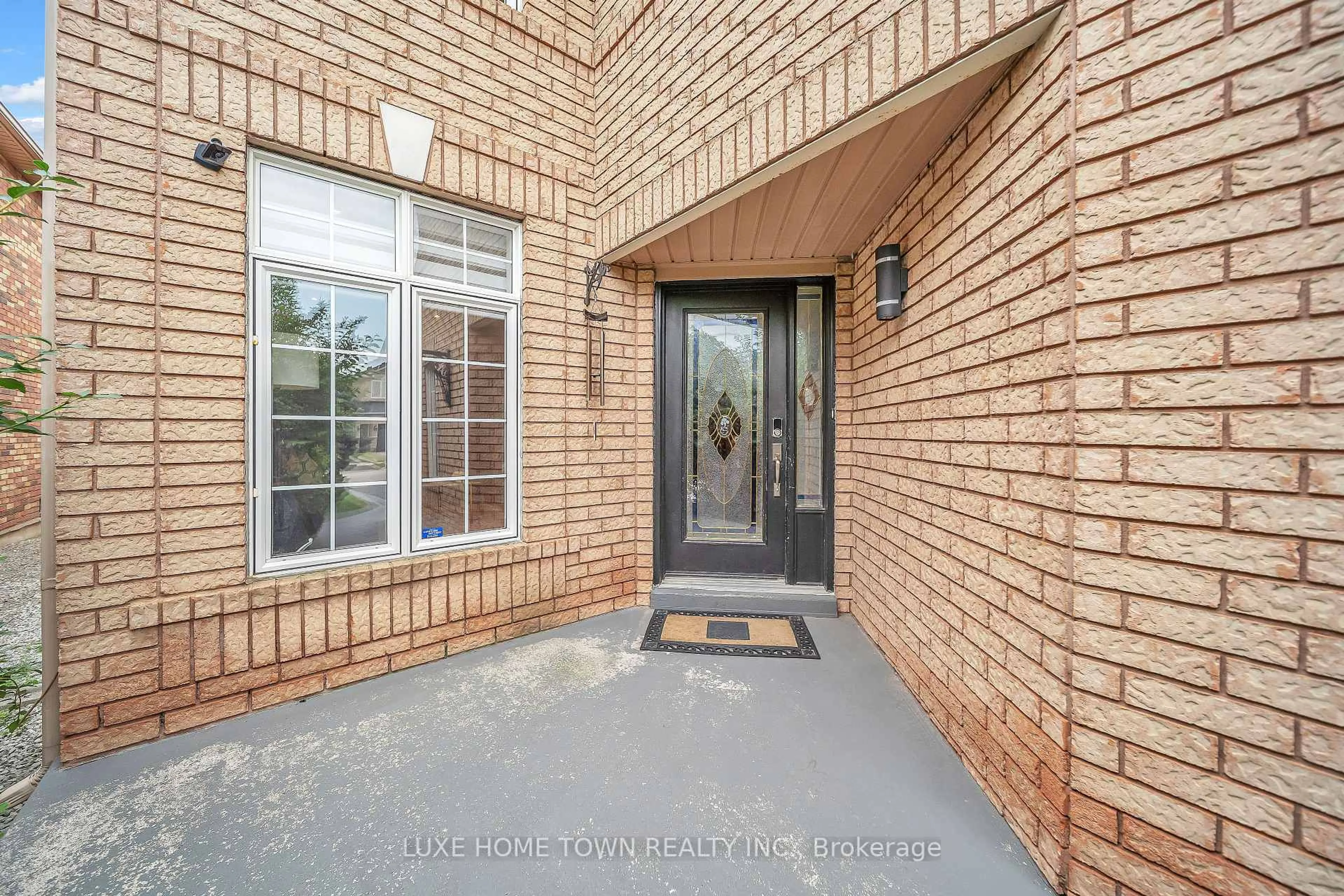 Indoor entryway for 3344 Laburnum Cres, Mississauga Ontario L5N 7M2