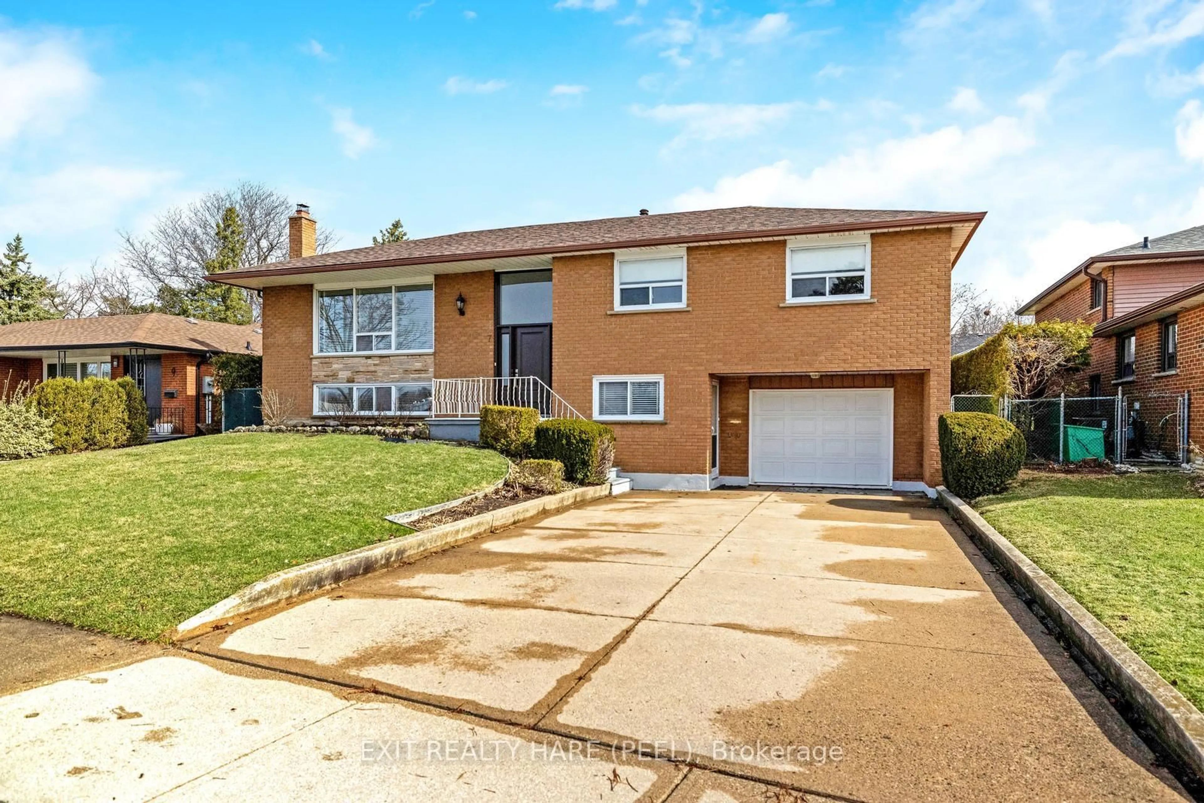Home with brick exterior material, street for 7 Meadowland Gate, Brampton Ontario L6W 3N8