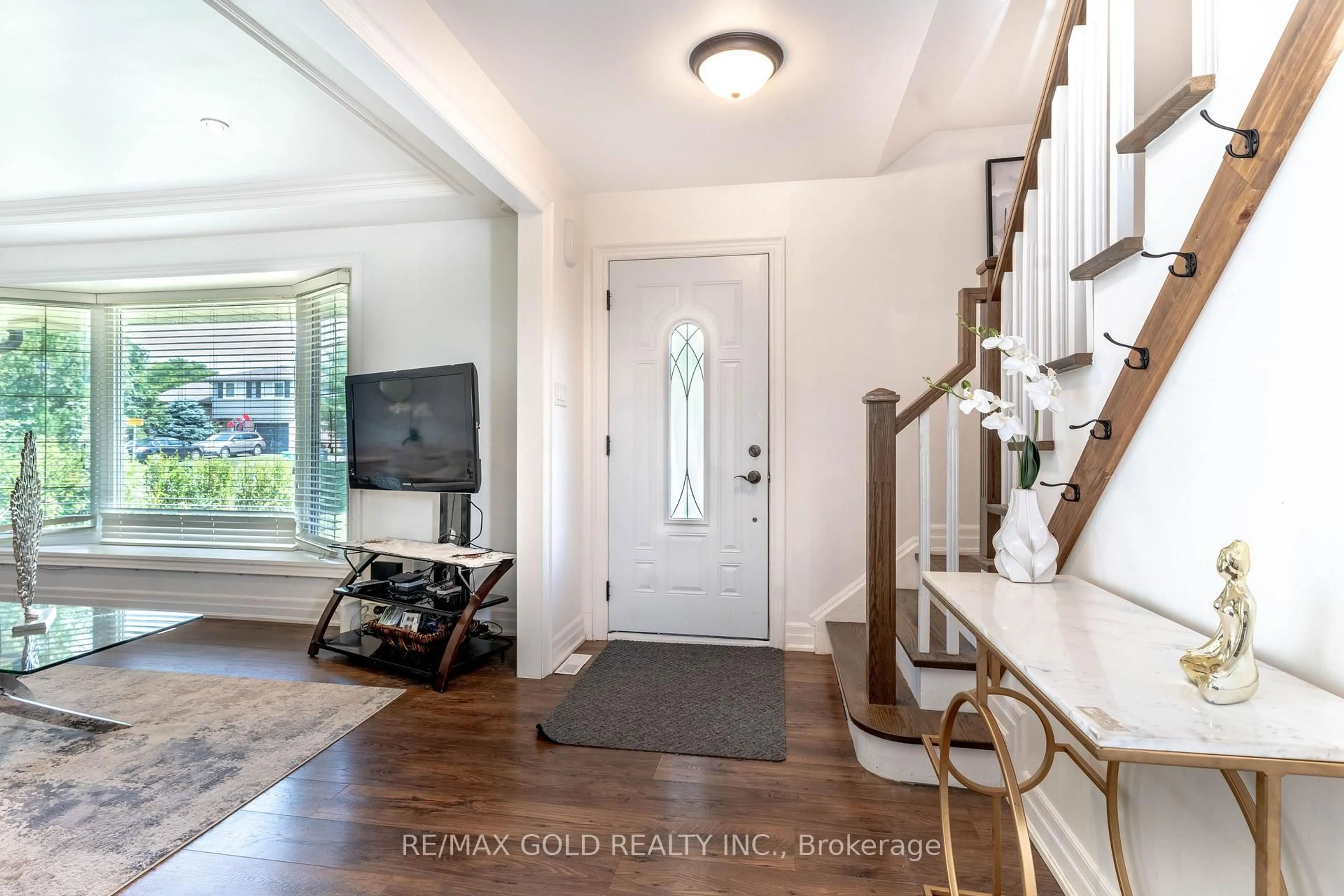 Indoor entryway for 64 Bartley Bull Pkwy, Brampton Ontario L6W 2J6