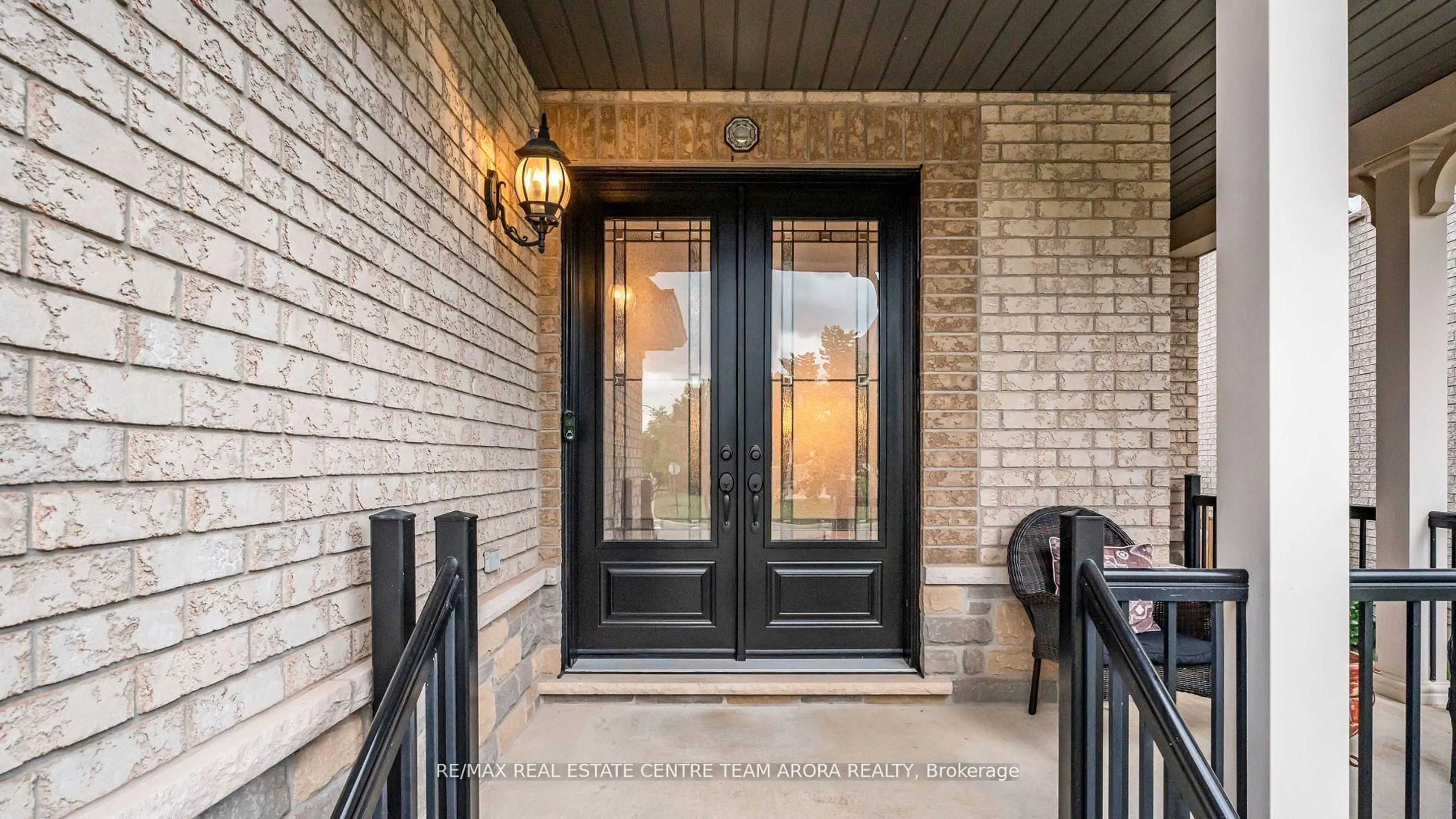 Indoor entryway for 38 Intrigue Tr, Brampton Ontario L6X 0W9