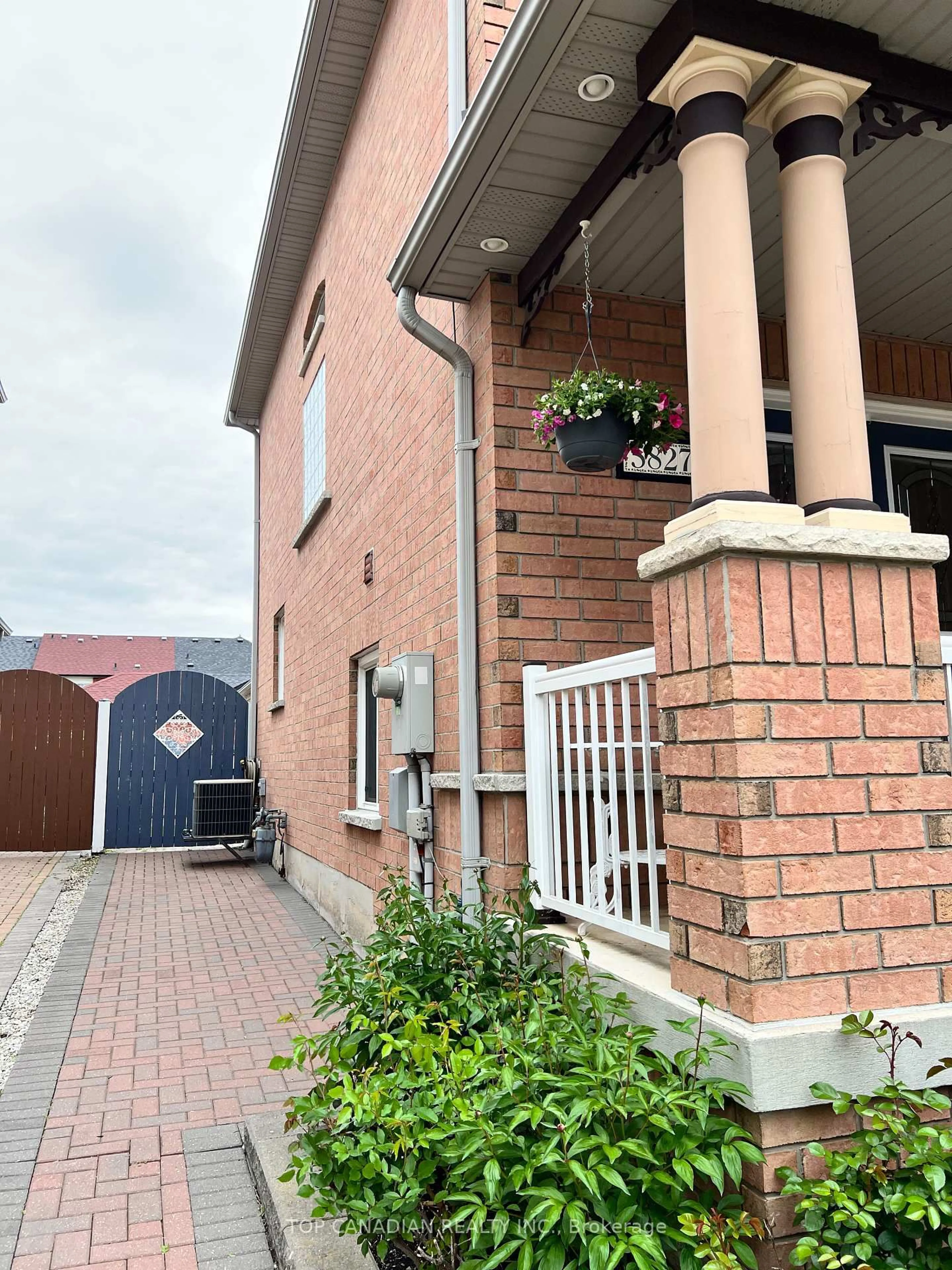 Home with brick exterior material, street for 5827 Rainberry Dr, Mississauga Ontario L5M 6S2