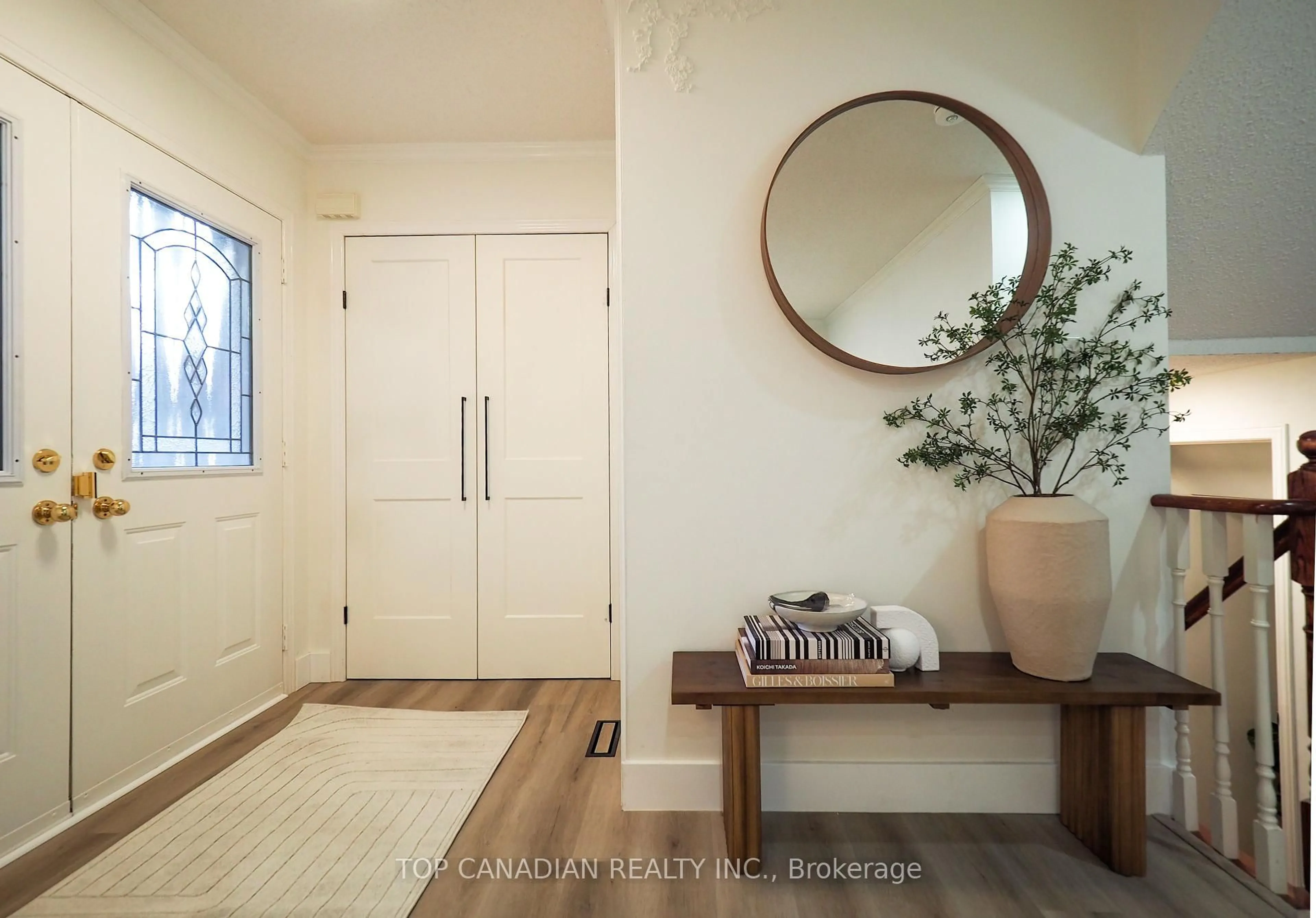 Indoor entryway for 5827 Rainberry Dr, Mississauga Ontario L5M 6S2