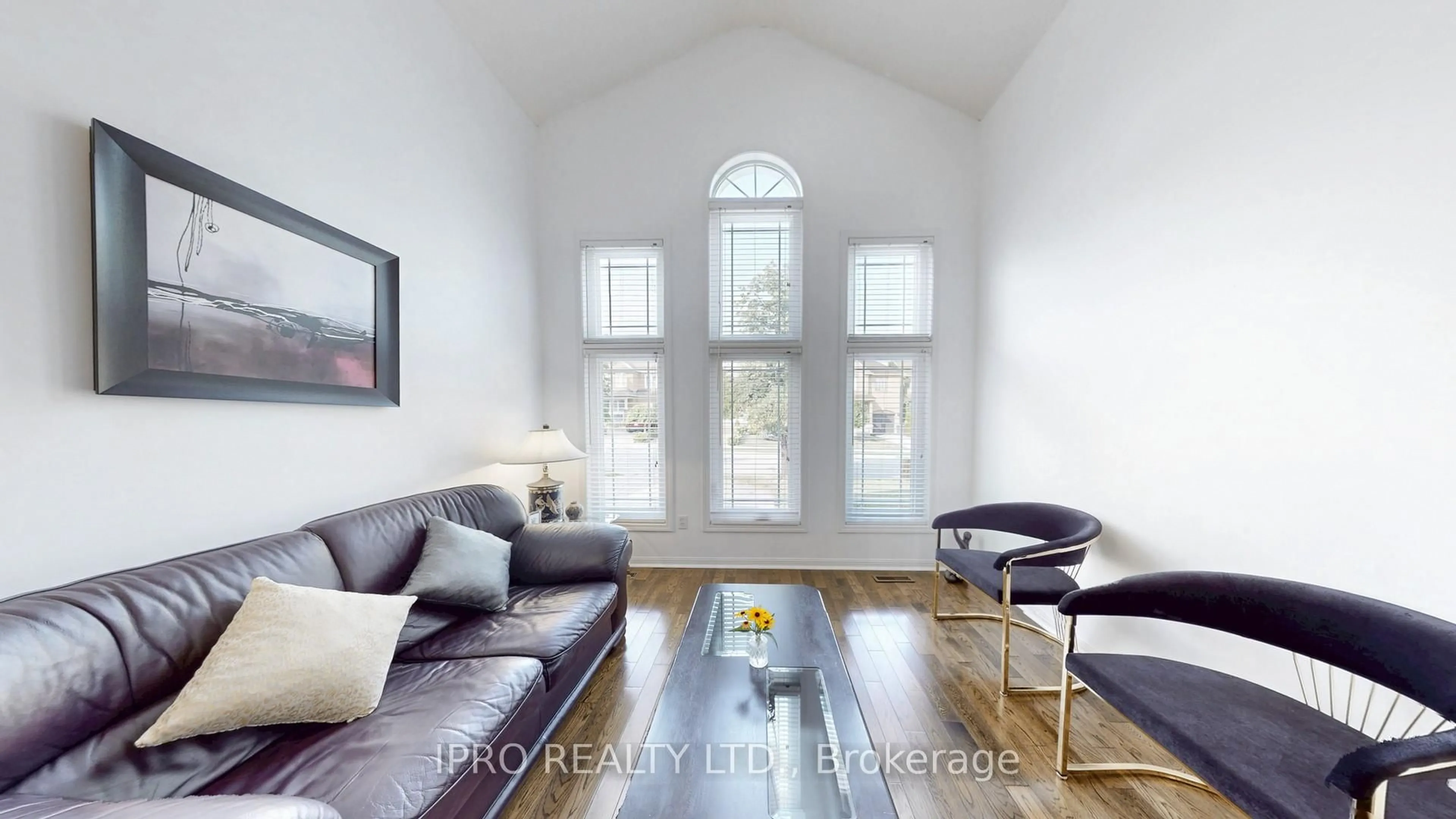 Living room with furniture, wood/laminate floor for 3158 Rock Harbour Rd, Mississauga Ontario L5B 4G4