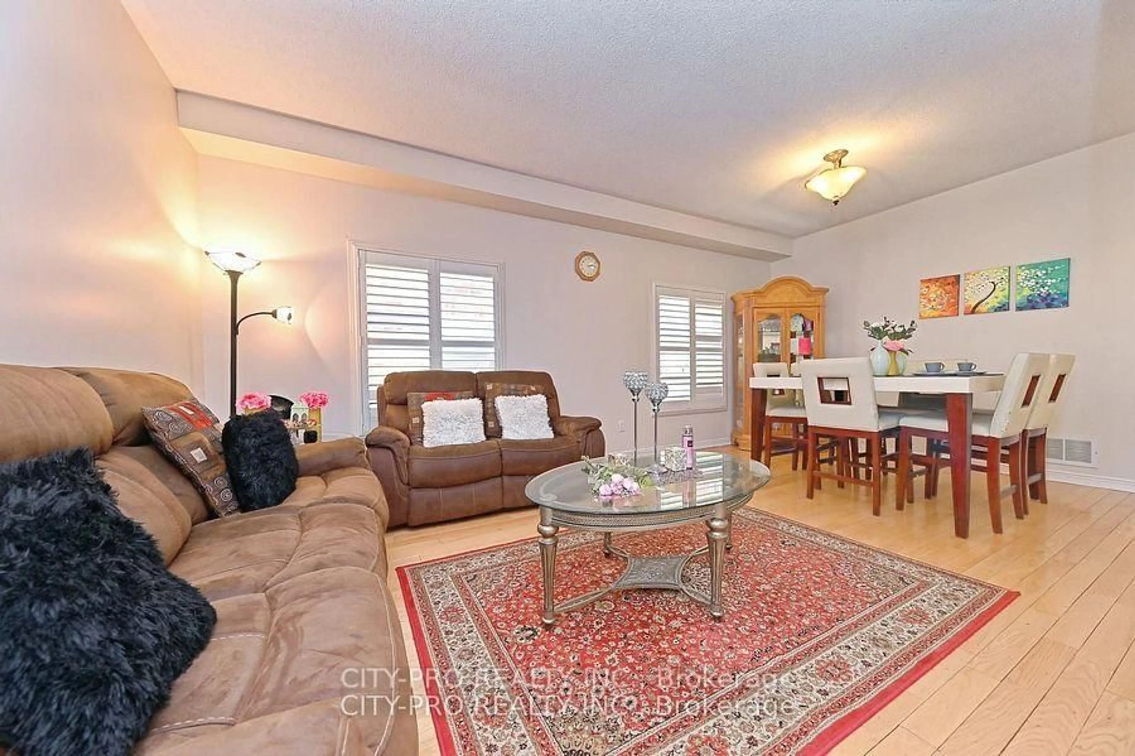 Living room with furniture, unknown for 7302 Rosehurst Dr, Mississauga Ontario L5N 8H1