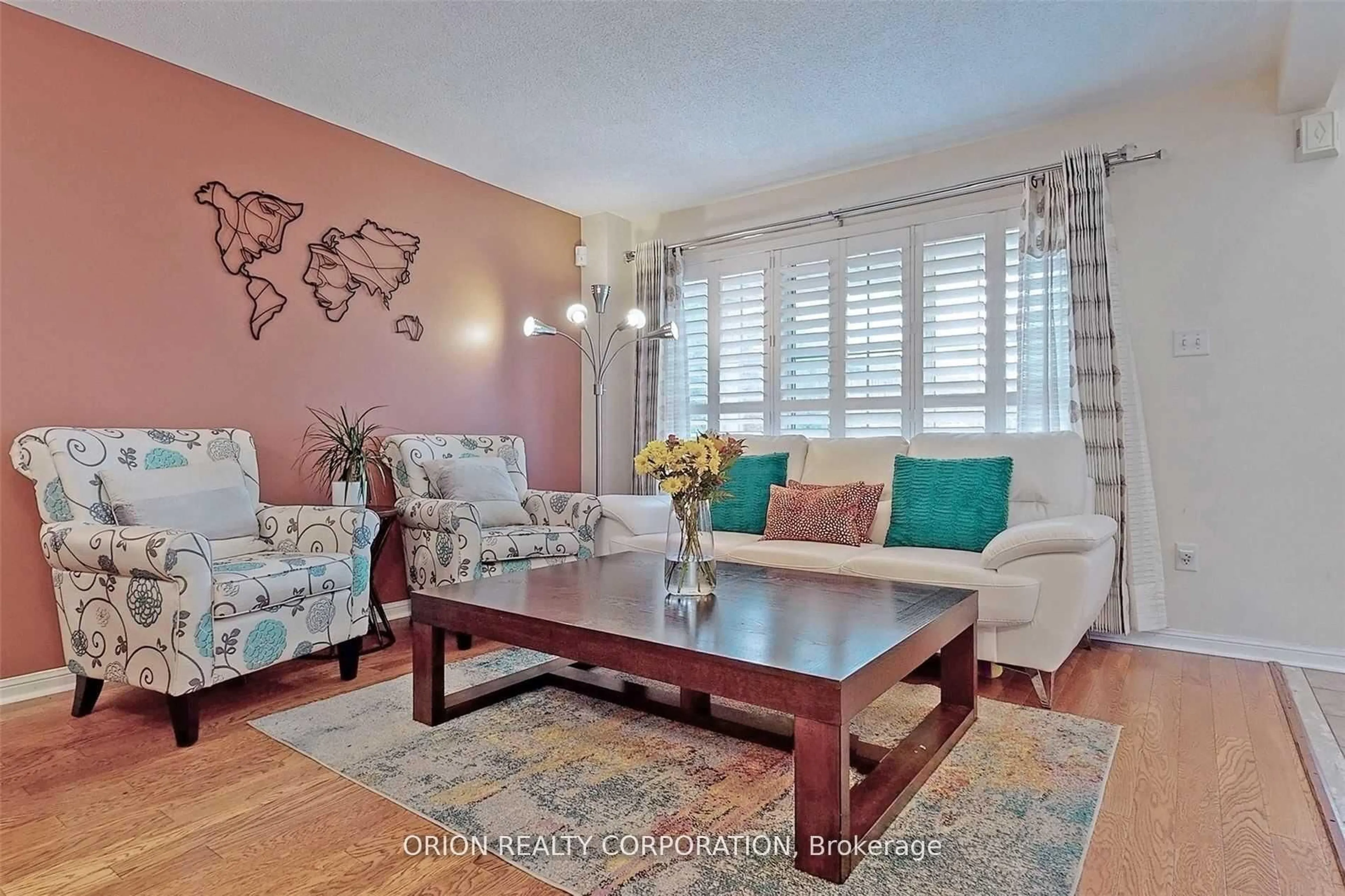 Living room with furniture, unknown for 2321 Oakhaven Dr, Oakville Ontario L6M 3Z1