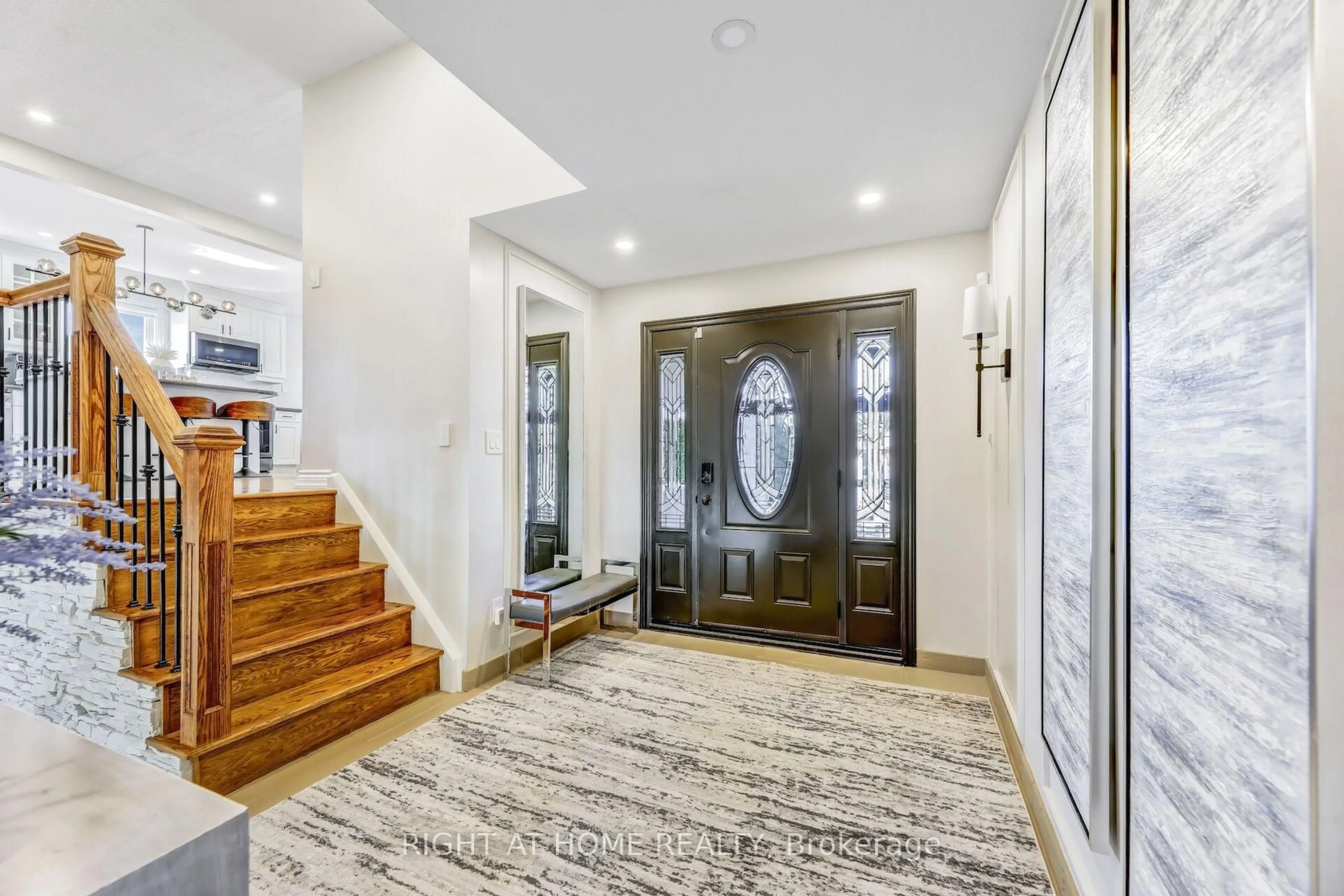 Indoor entryway for 2837 Kingsberry Cres, Mississauga Ontario L5B 2K6