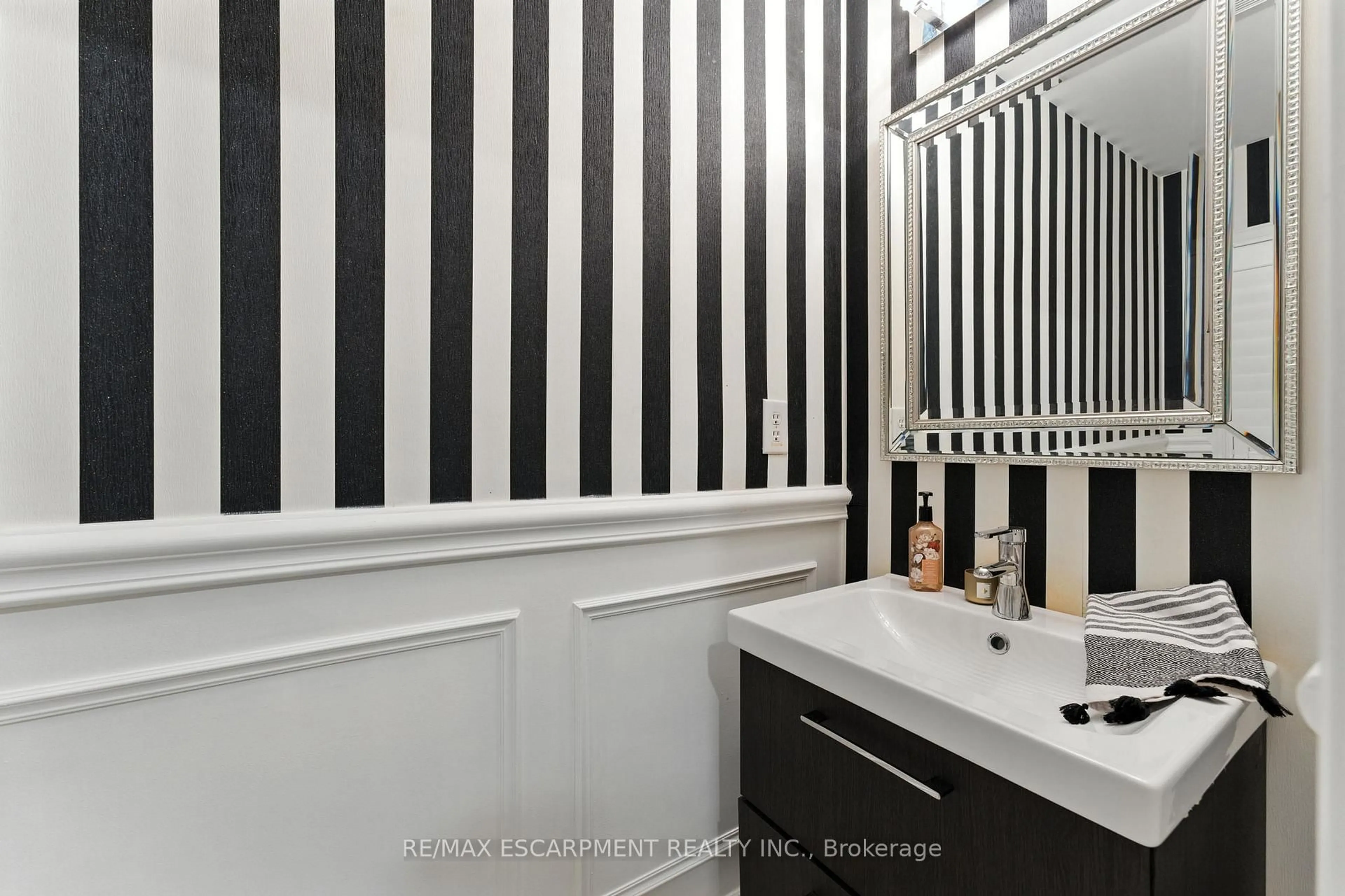 Contemporary bathroom, ceramic/tile floor for 2484 Whitehorn Dr, Burlington Ontario L7L 7M7
