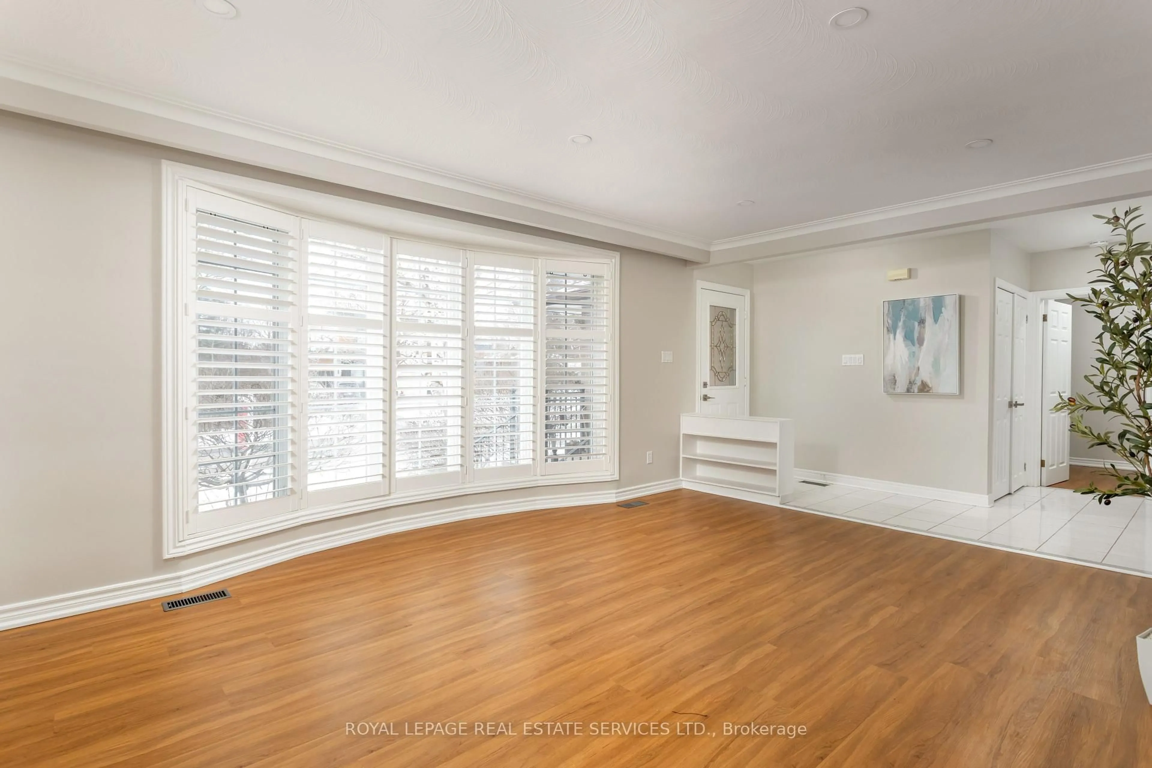 A pic of a room for 1181 Newton Rd, Oakville Ontario L6H 2A1