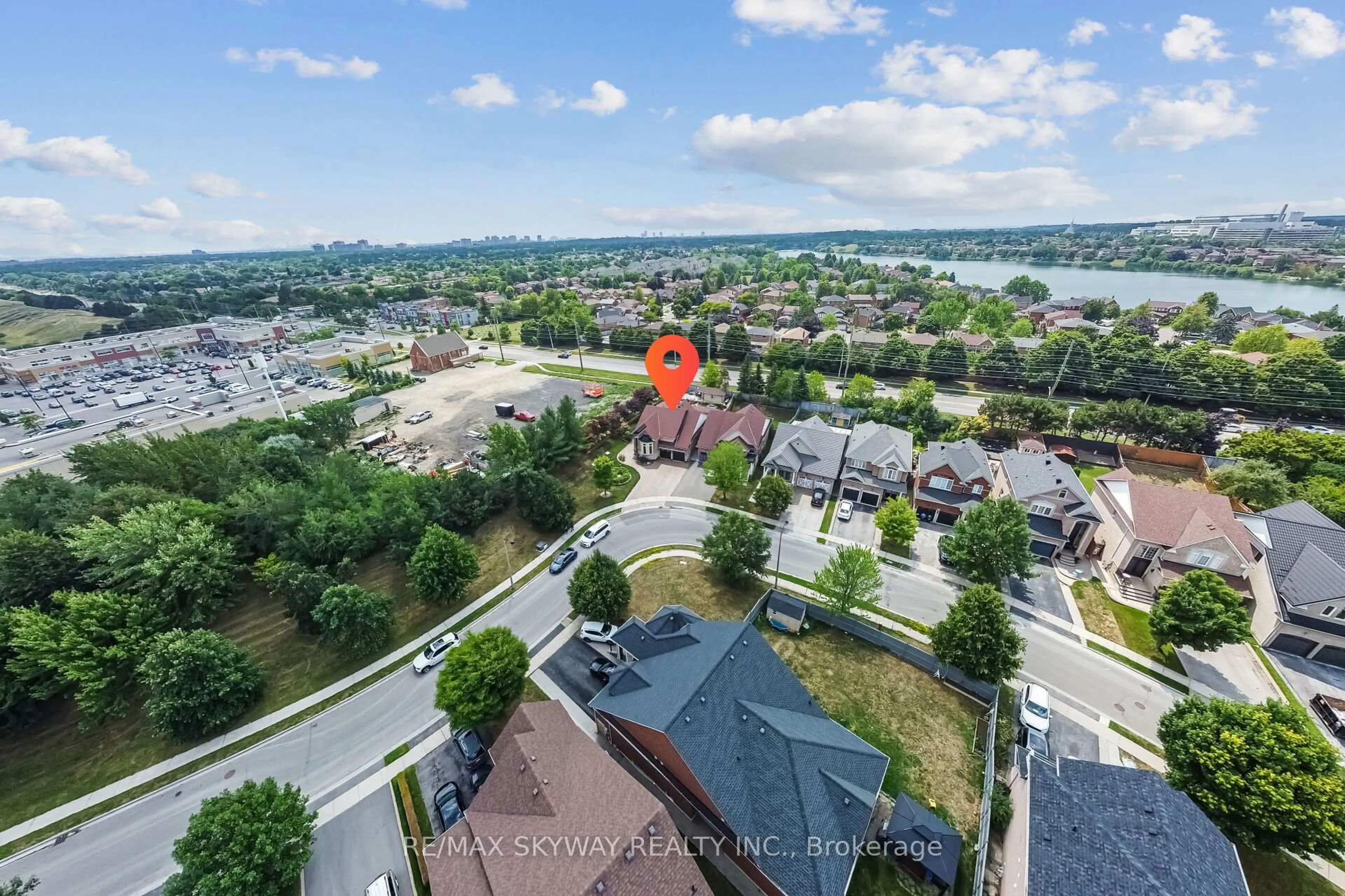 A pic from outside/outdoor area/front of a property/back of a property/a pic from drone, city buildings view from balcony for 26 Trailside Walk, Brampton Ontario L6S 6J1