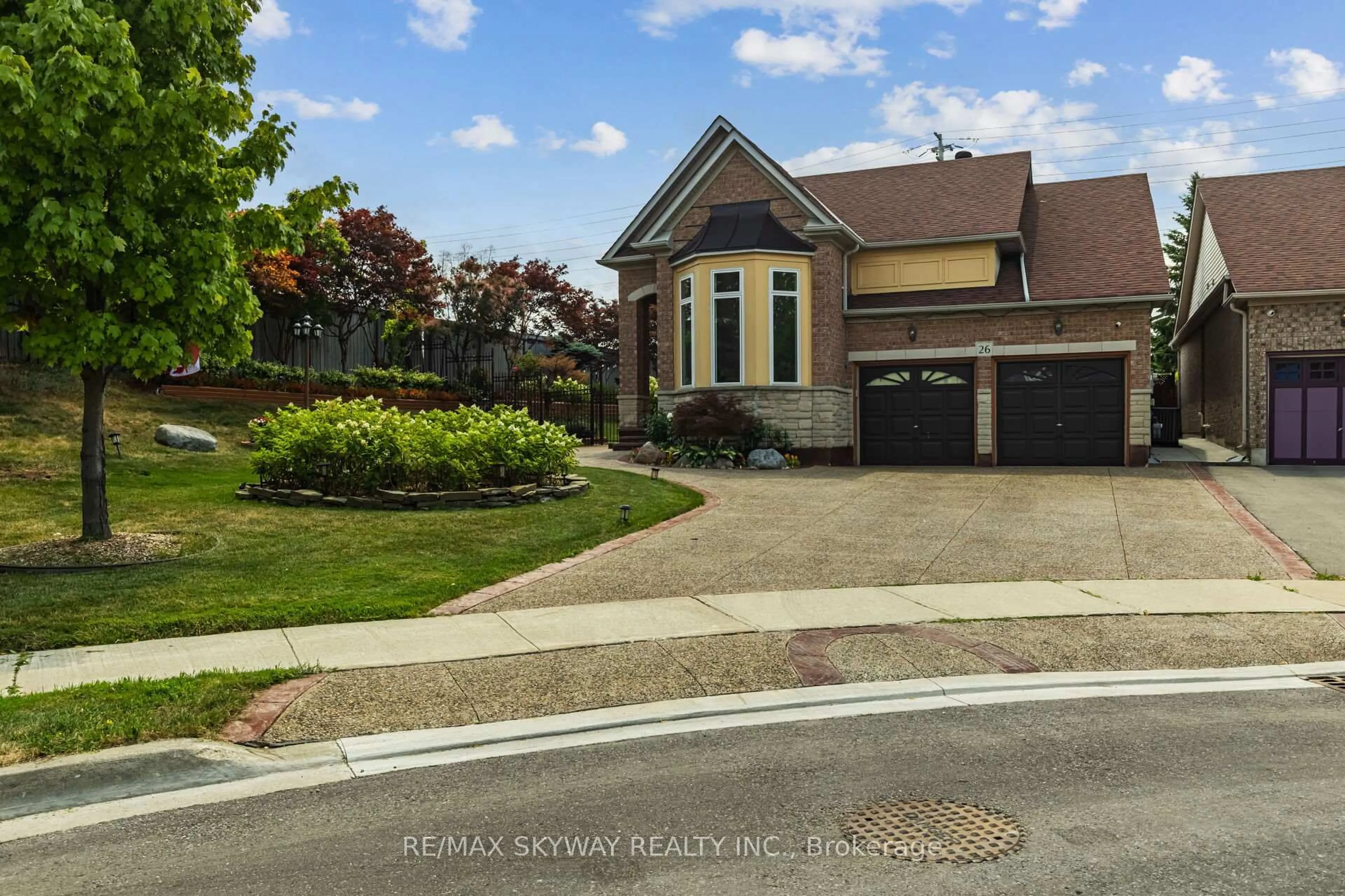 A pic from outside/outdoor area/front of a property/back of a property/a pic from drone, street for 26 Trailside Walk, Brampton Ontario L6S 6J1
