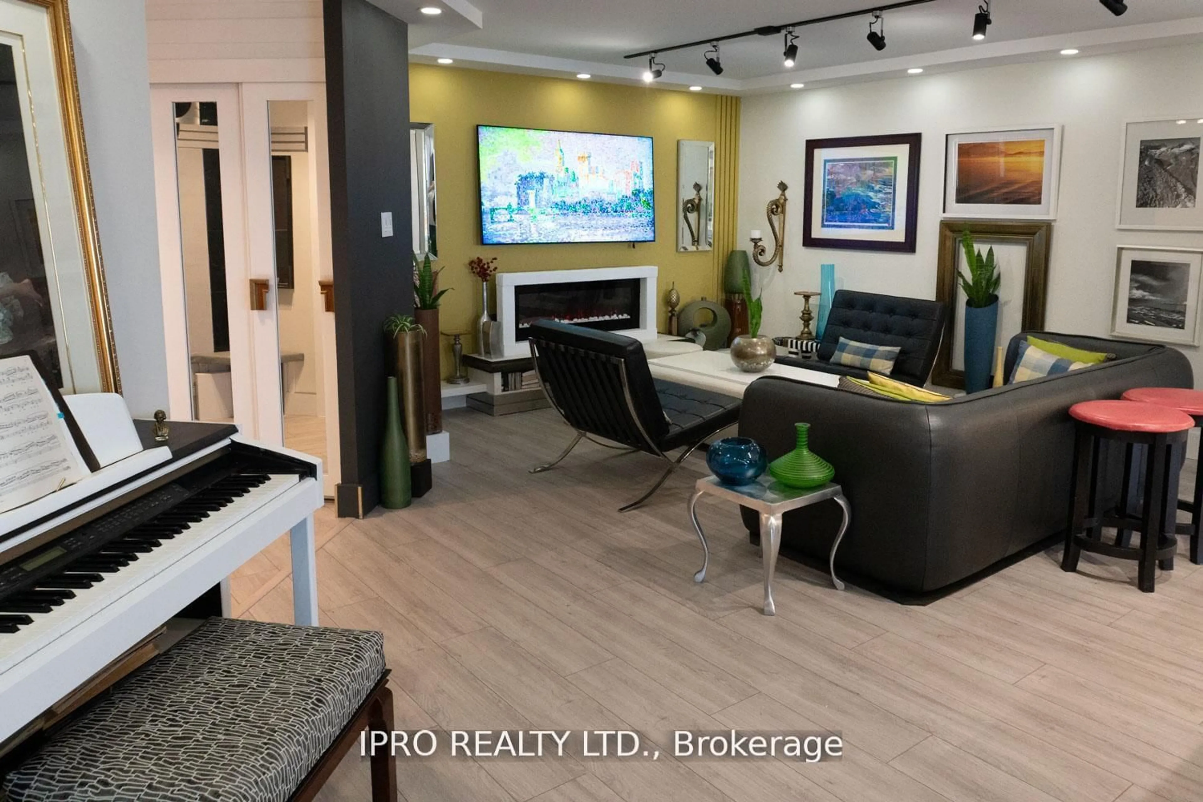 Lobby for 1300 Islington Ave #2403, Toronto Ontario M9A 5C4