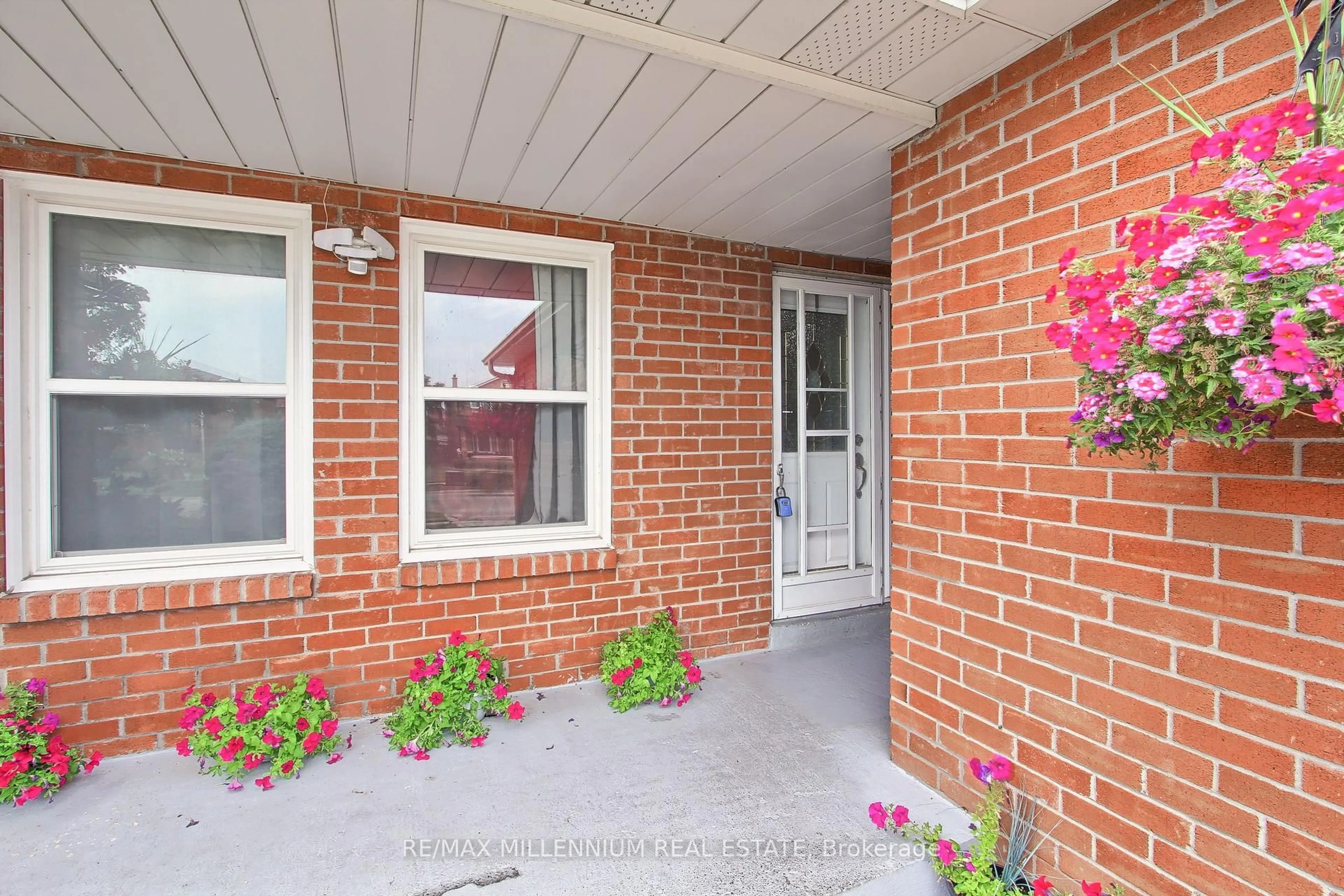 Unknown for 332 Conestoga Dr, Brampton Ontario L6Z 2T1