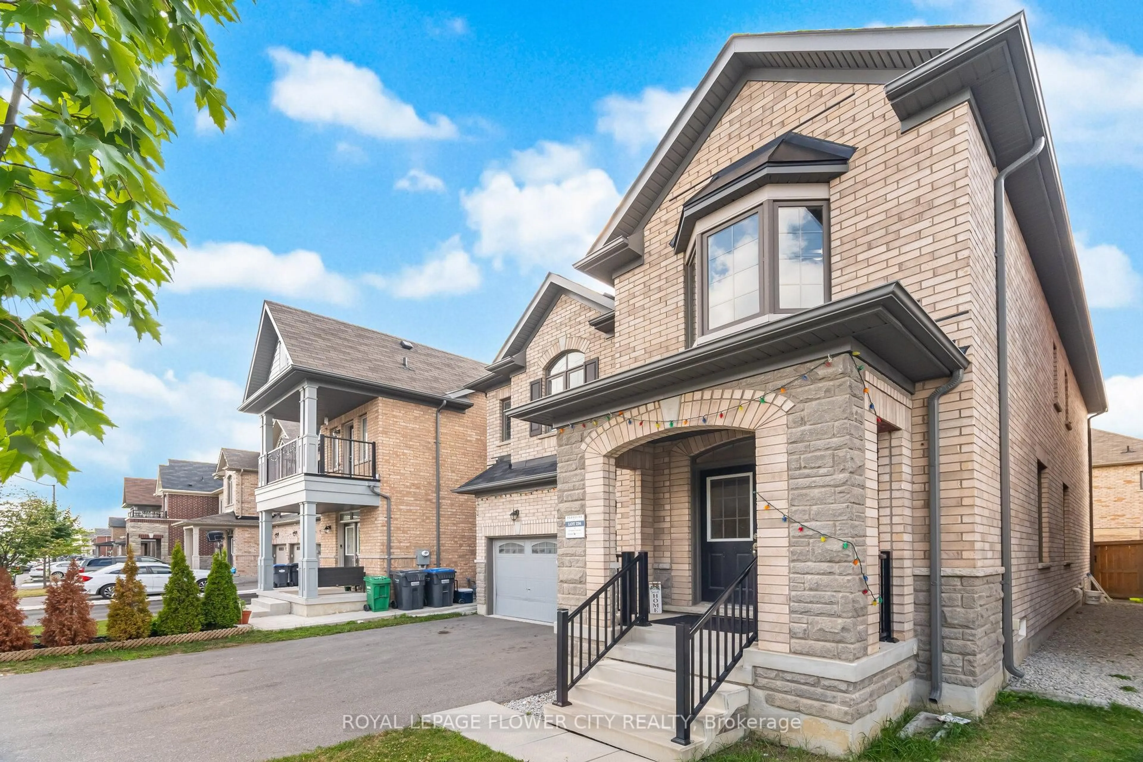 Home with brick exterior material, street for 31 O'Connor Cres, Brampton Ontario L7A 5A6