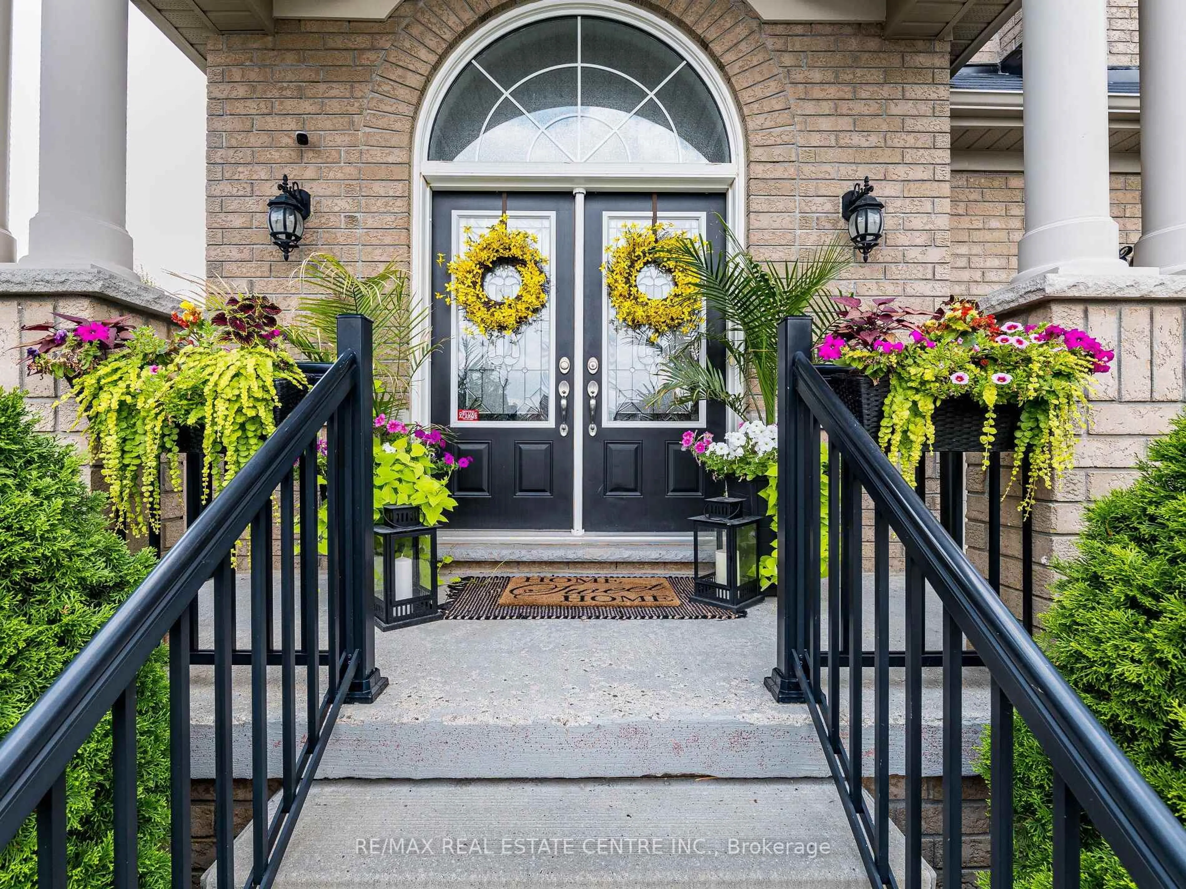 Indoor entryway for 36 Isle Royal Terr, Brampton Ontario L6Y 6B4