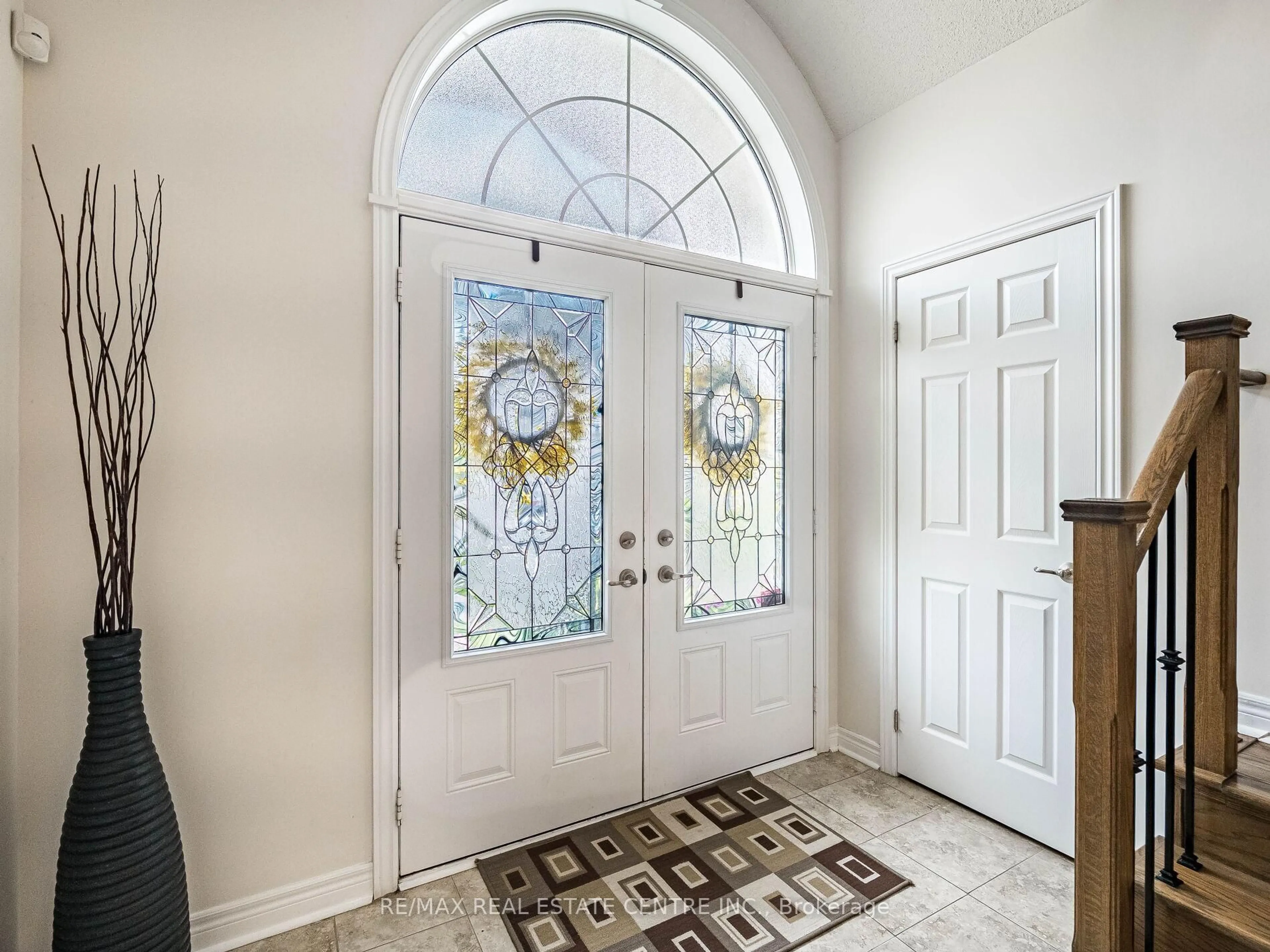 Indoor entryway for 36 Isle Royal Terr, Brampton Ontario L6Y 6B4